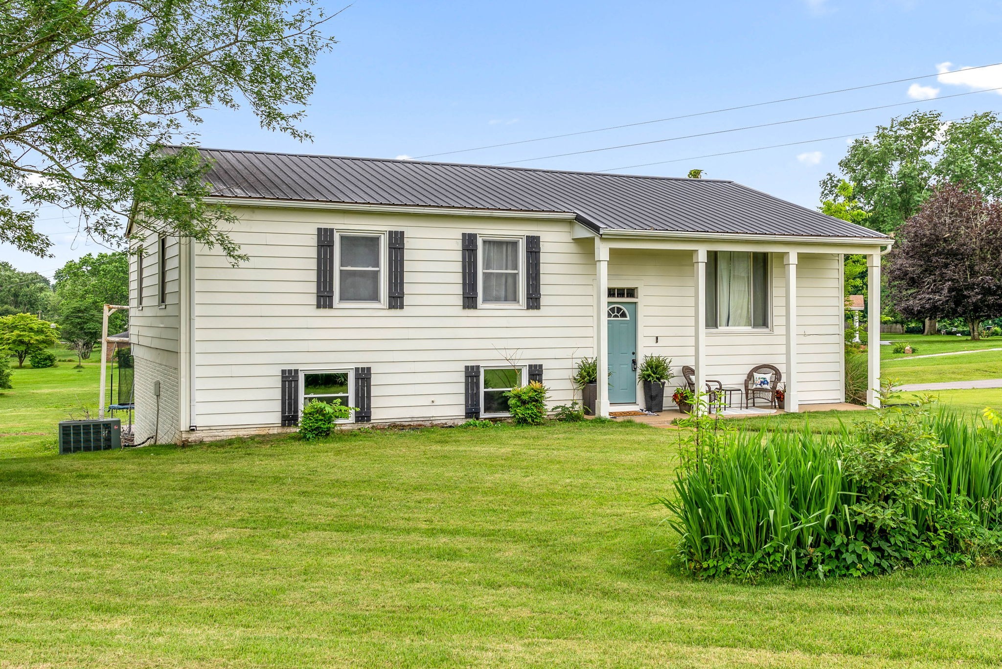 201 W Meadow Dr