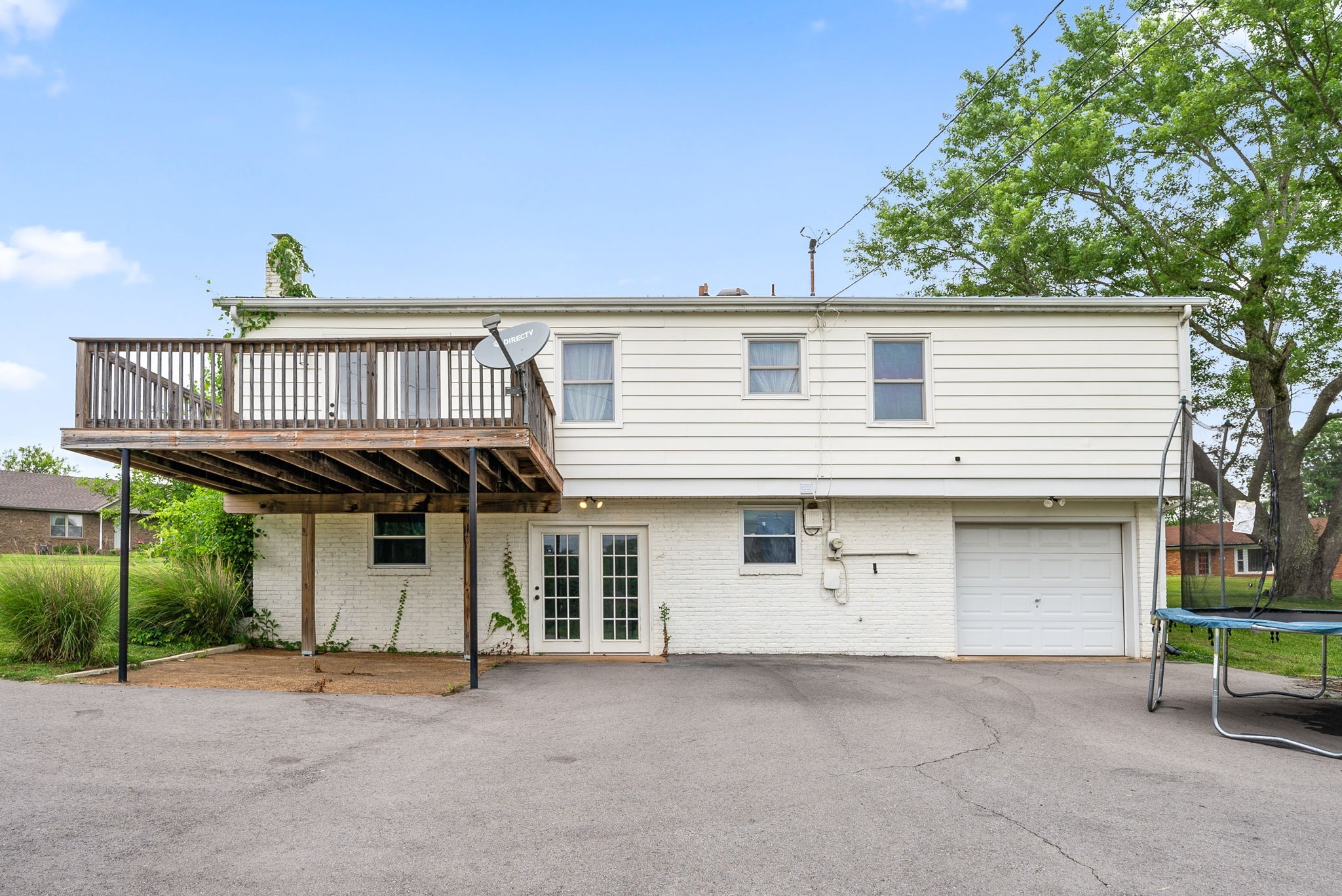 201 W Meadow Dr