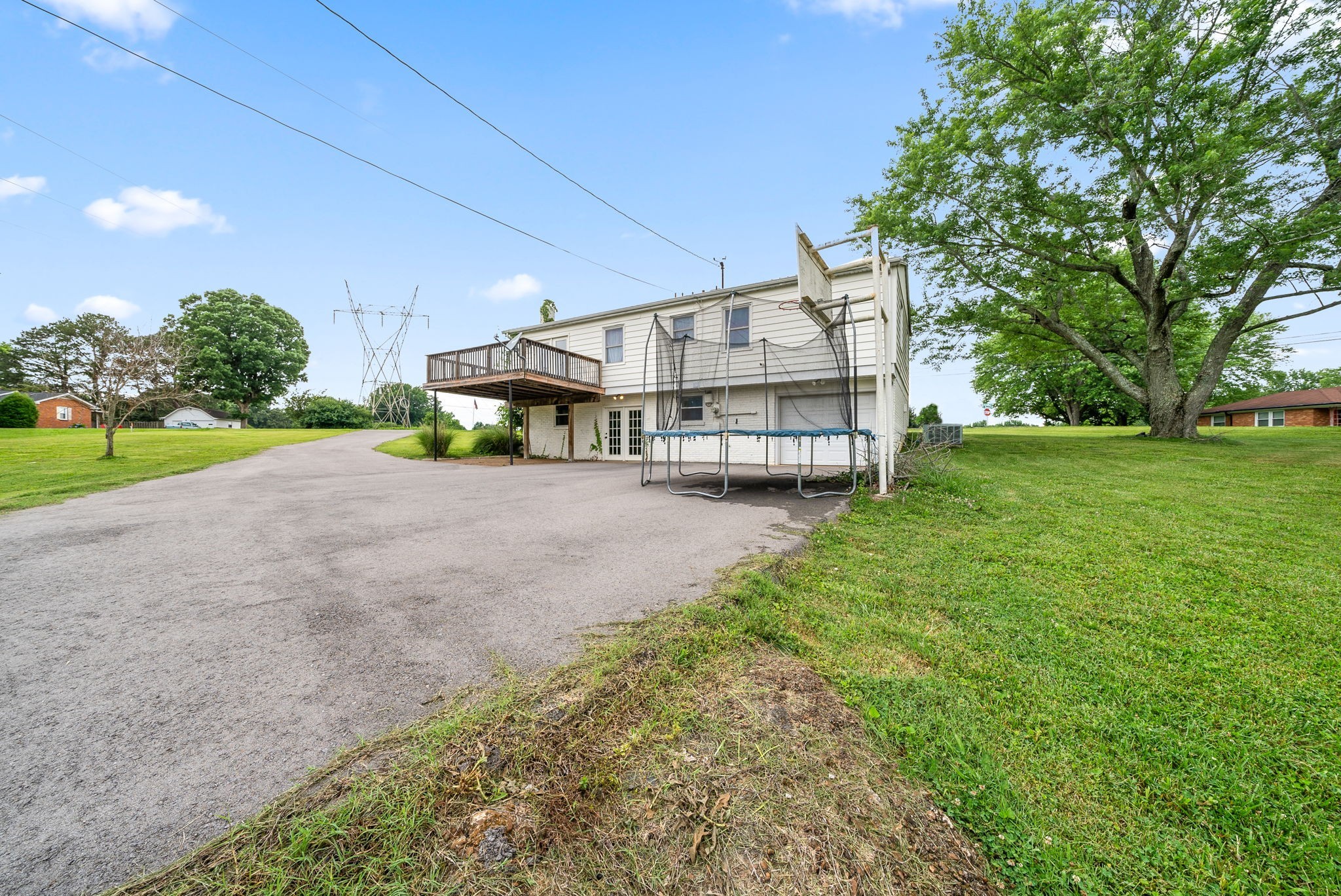 201 W Meadow Dr