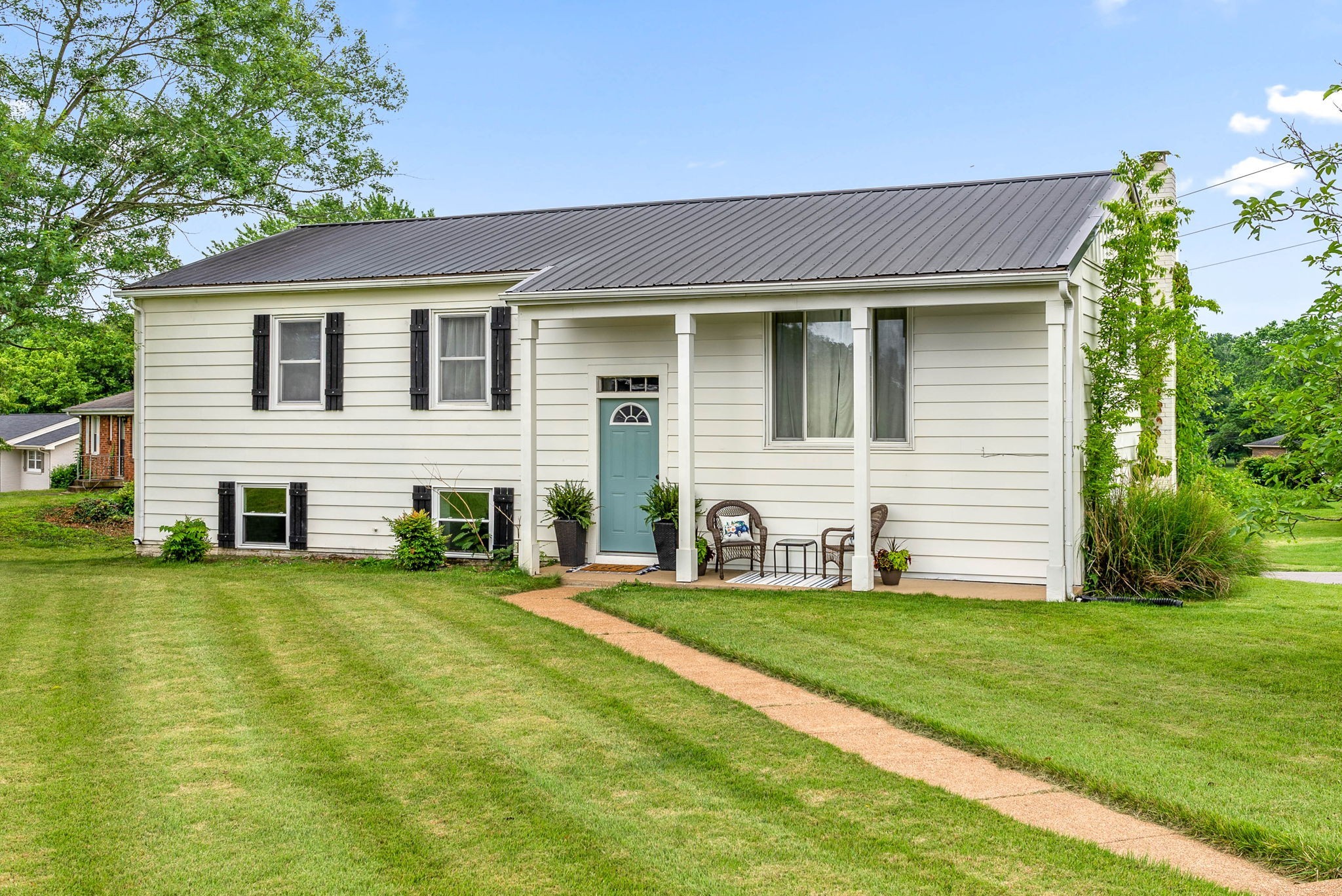 201 W Meadow Dr