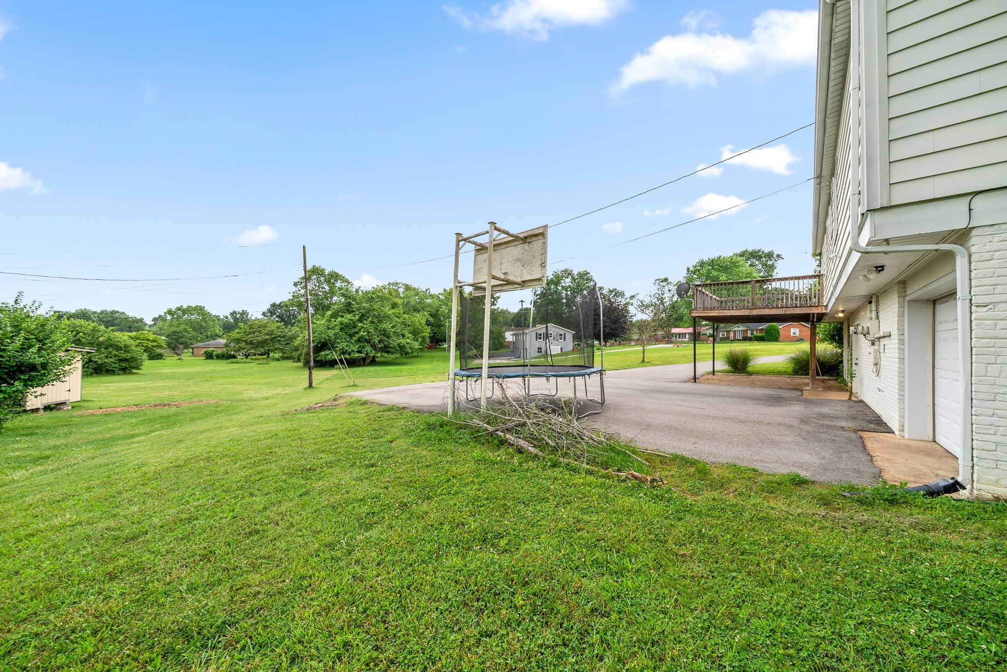 201 W Meadow Dr
