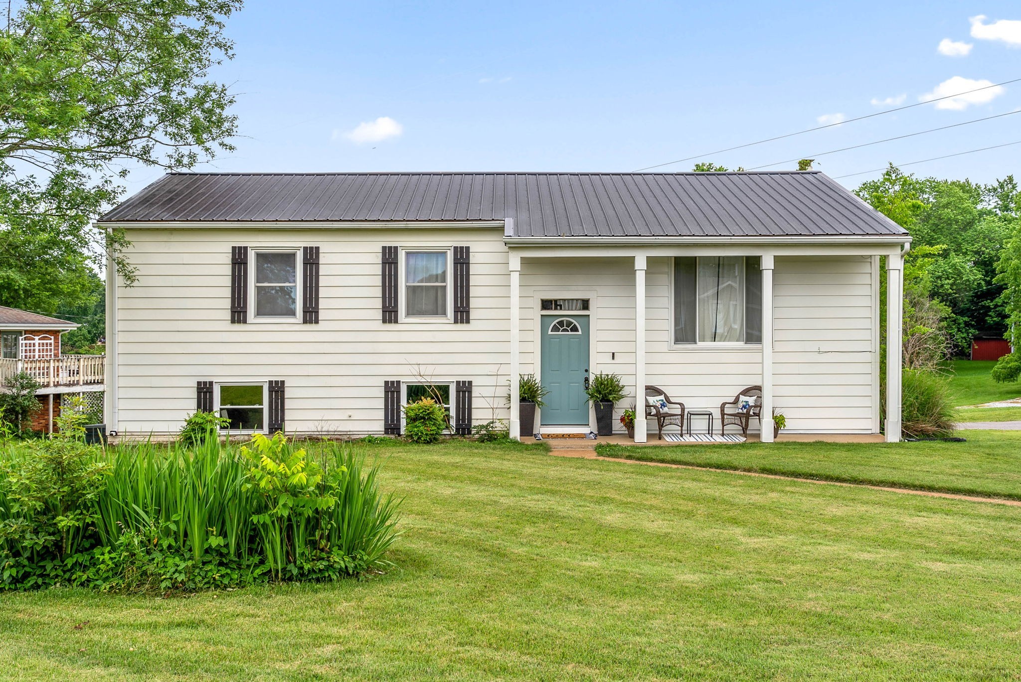 201 W Meadow Dr