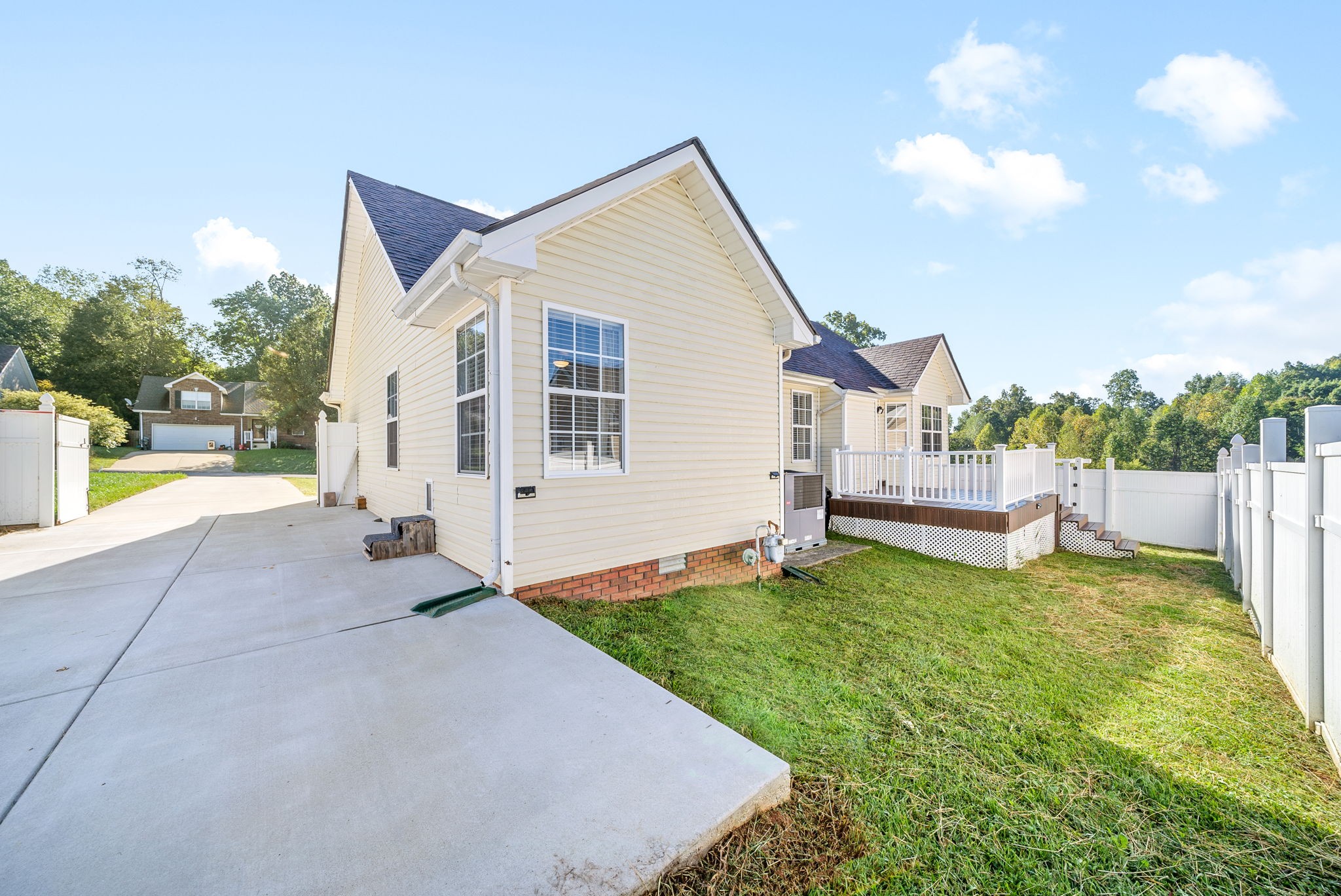 1544 Cedar Springs Cir