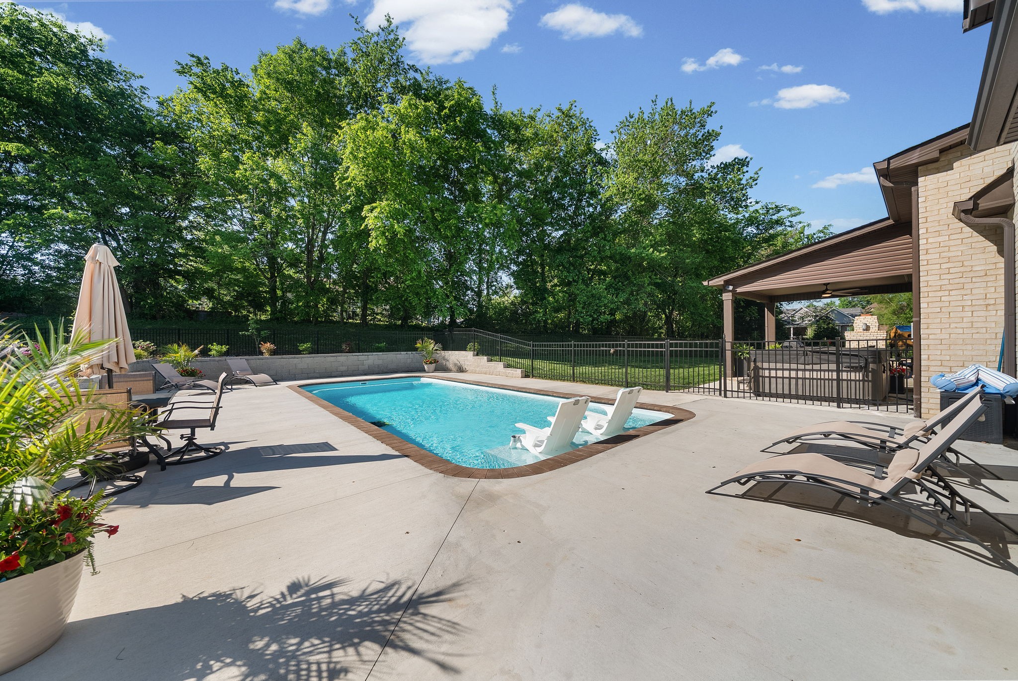 251 Harrowgate Dr