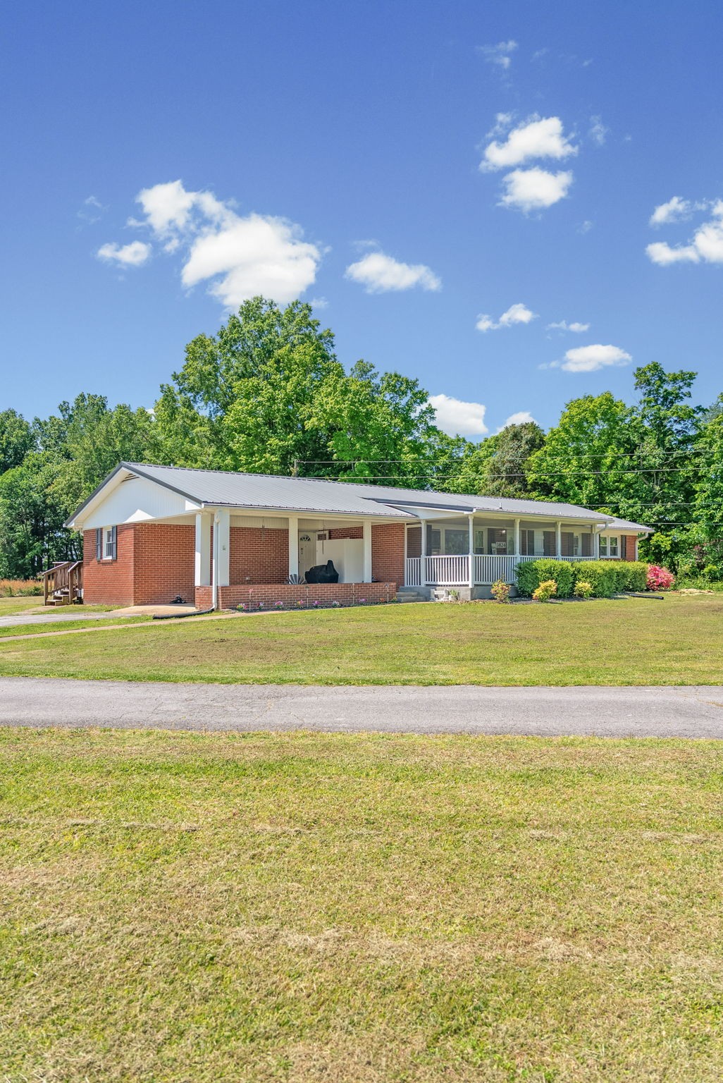 3824 Oakwood Rd