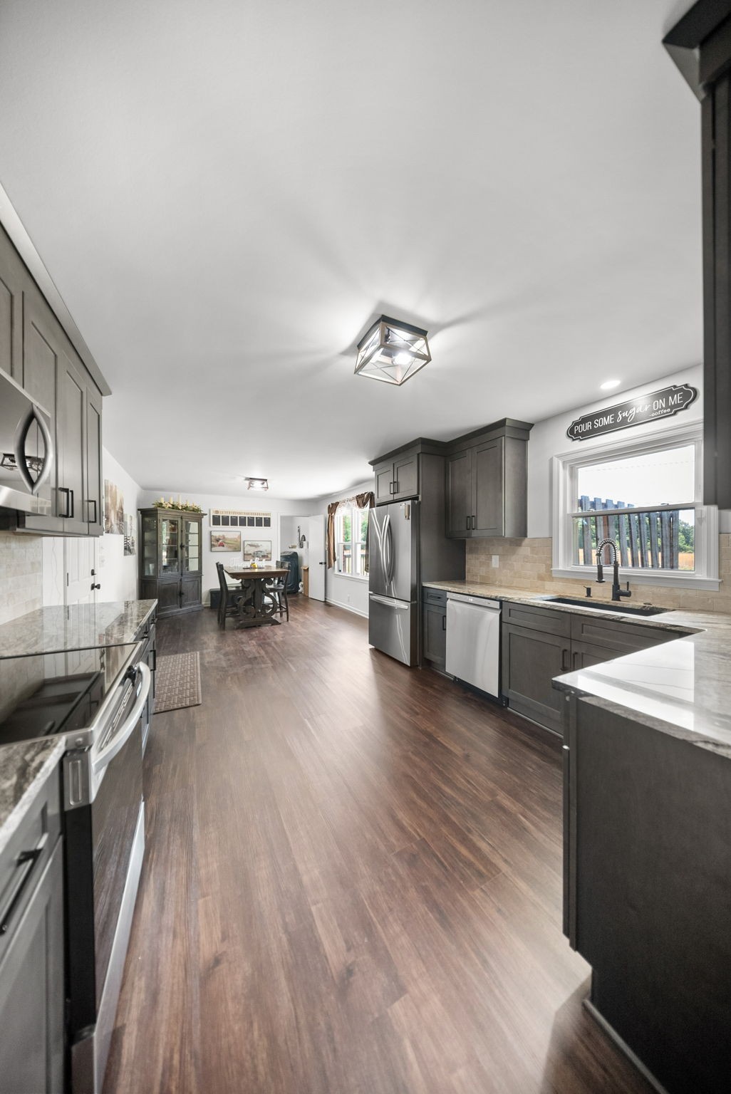 3824 Oakwood Rd