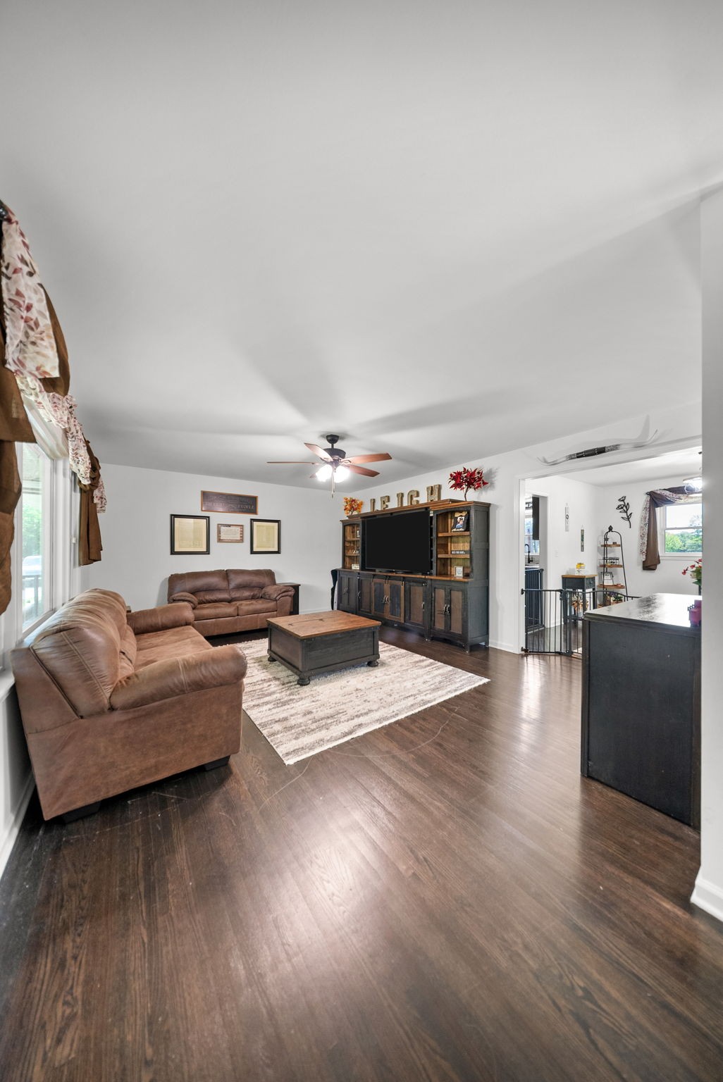 3824 Oakwood Rd