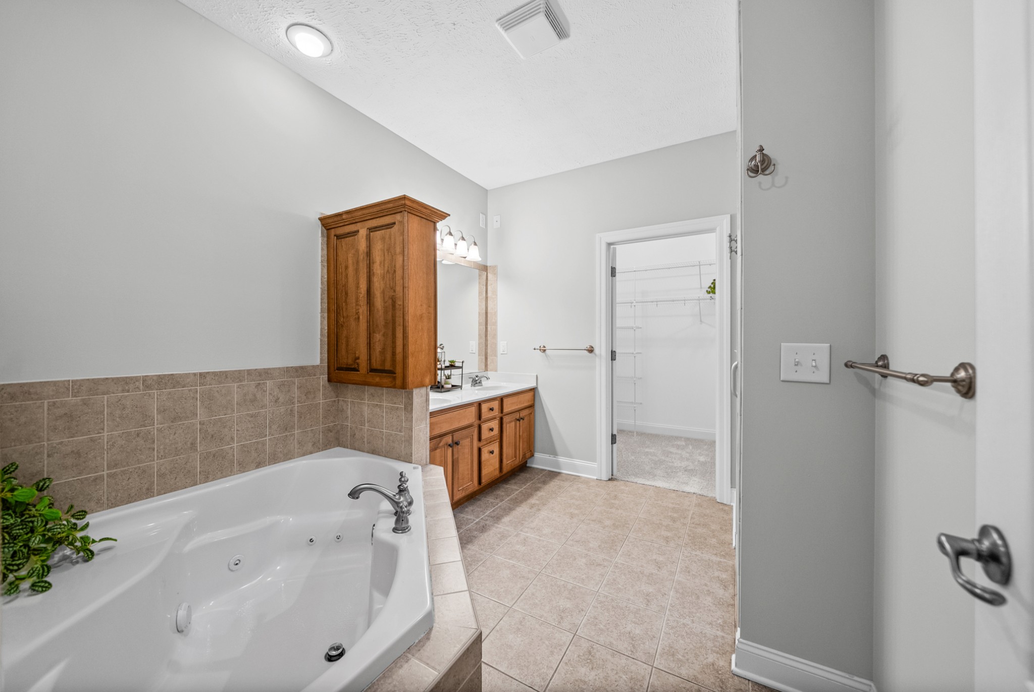 245 Cullom Way