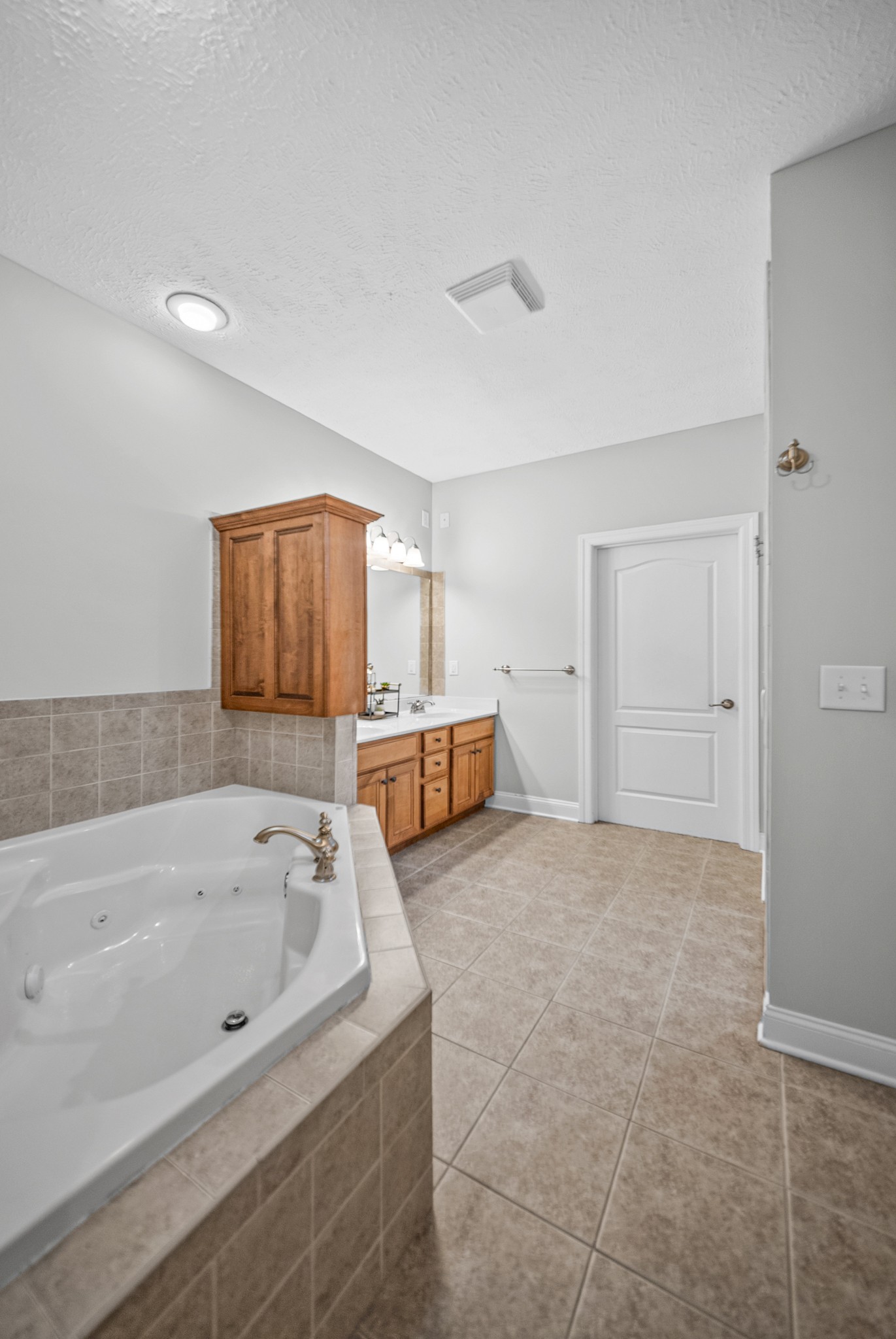 245 Cullom Way