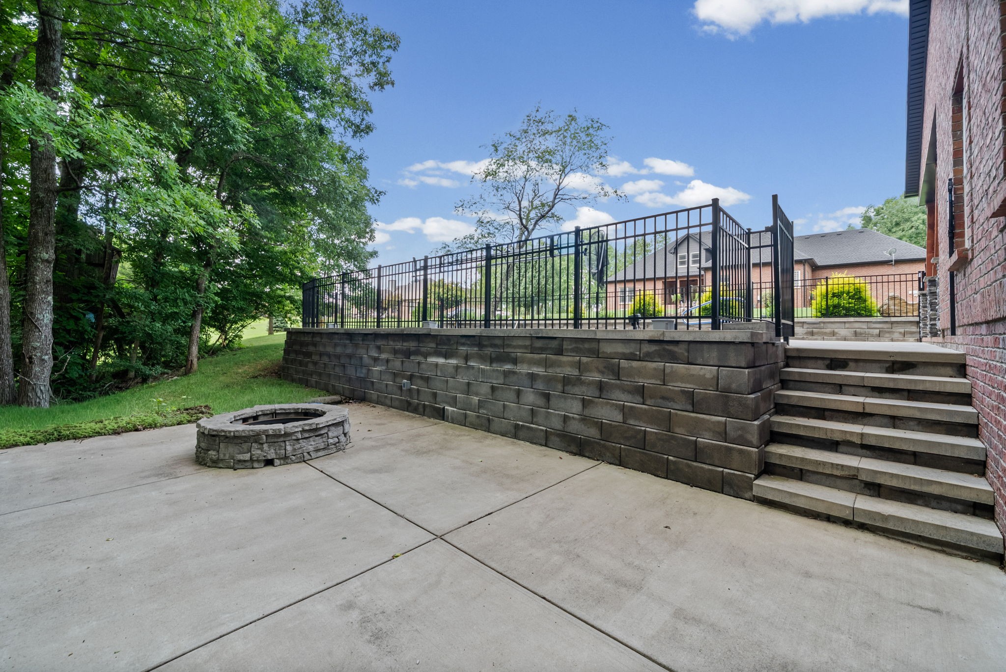 635 Mobley Rd