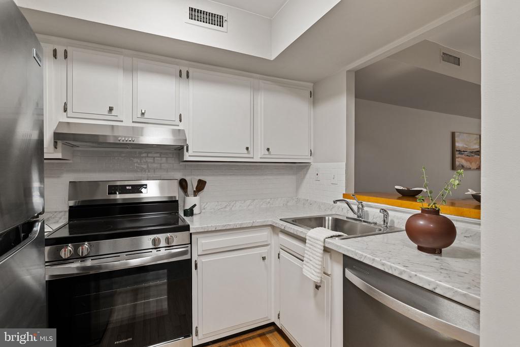 297 SUMMIT HOUSE Unit: 297