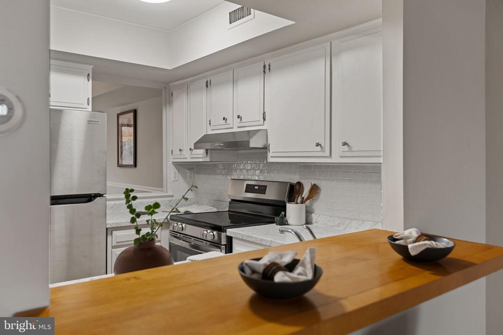 297 SUMMIT HOUSE Unit: 297