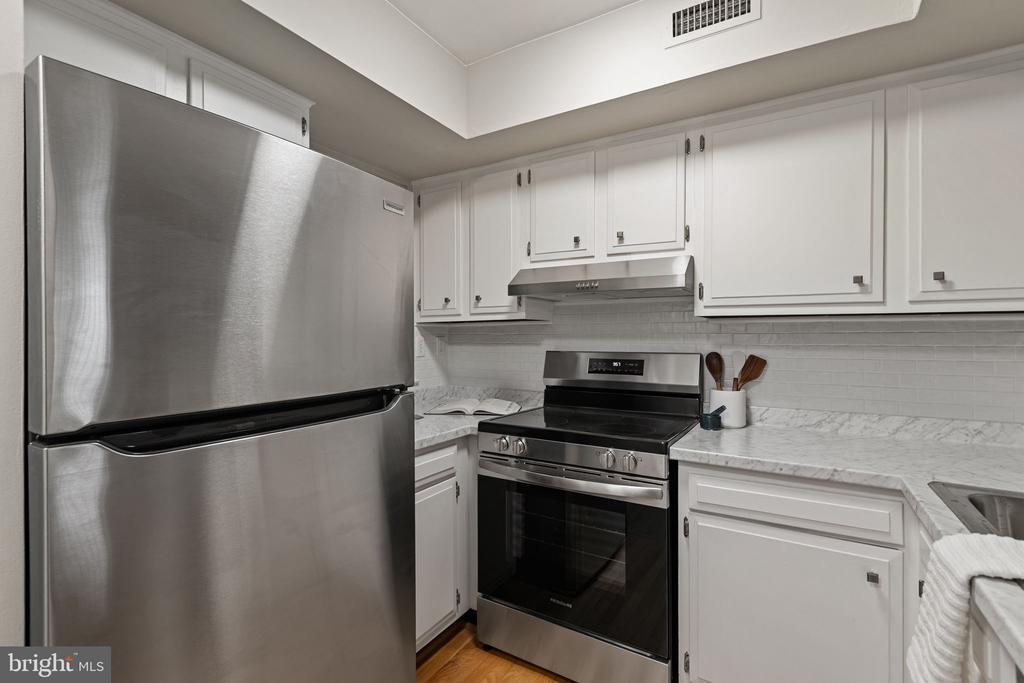297 SUMMIT HOUSE Unit: 297