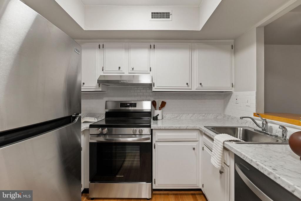 297 SUMMIT HOUSE Unit: 297