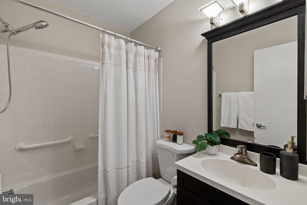 297 SUMMIT HOUSE Unit: 297