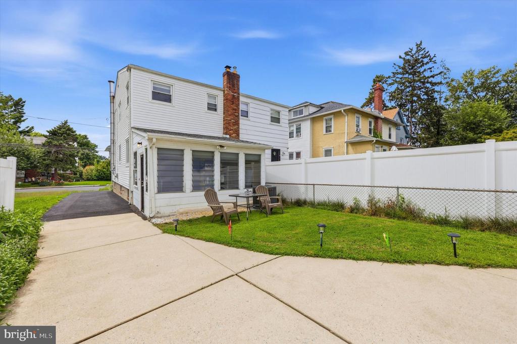 411 CROTZER AVENUE