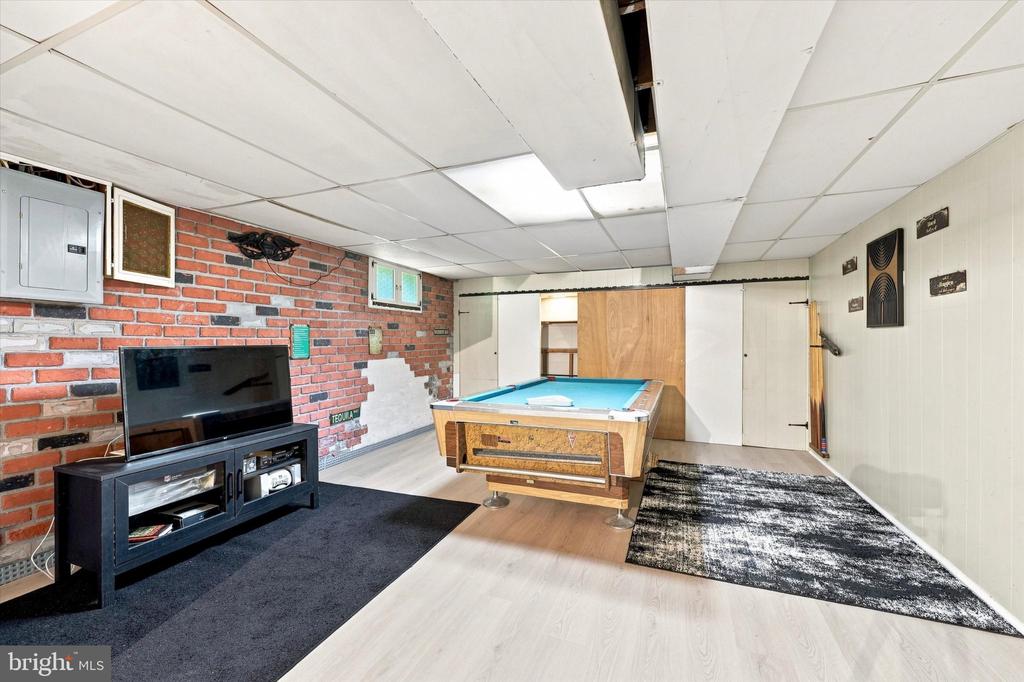 411 CROTZER AVENUE