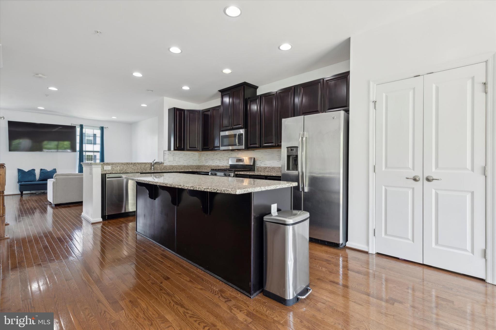 264 MacDonald Ave #20