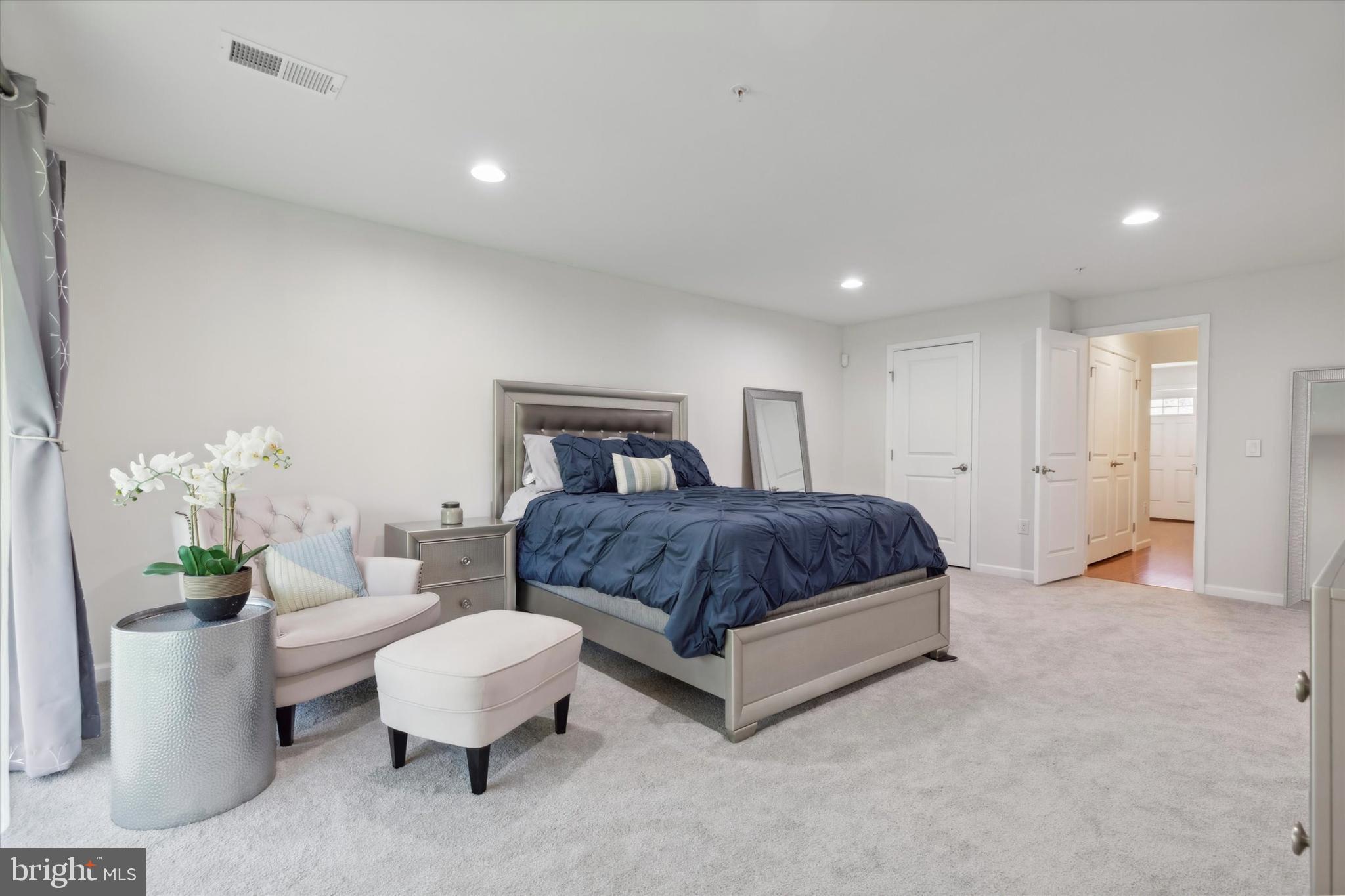 264 MacDonald Ave #20