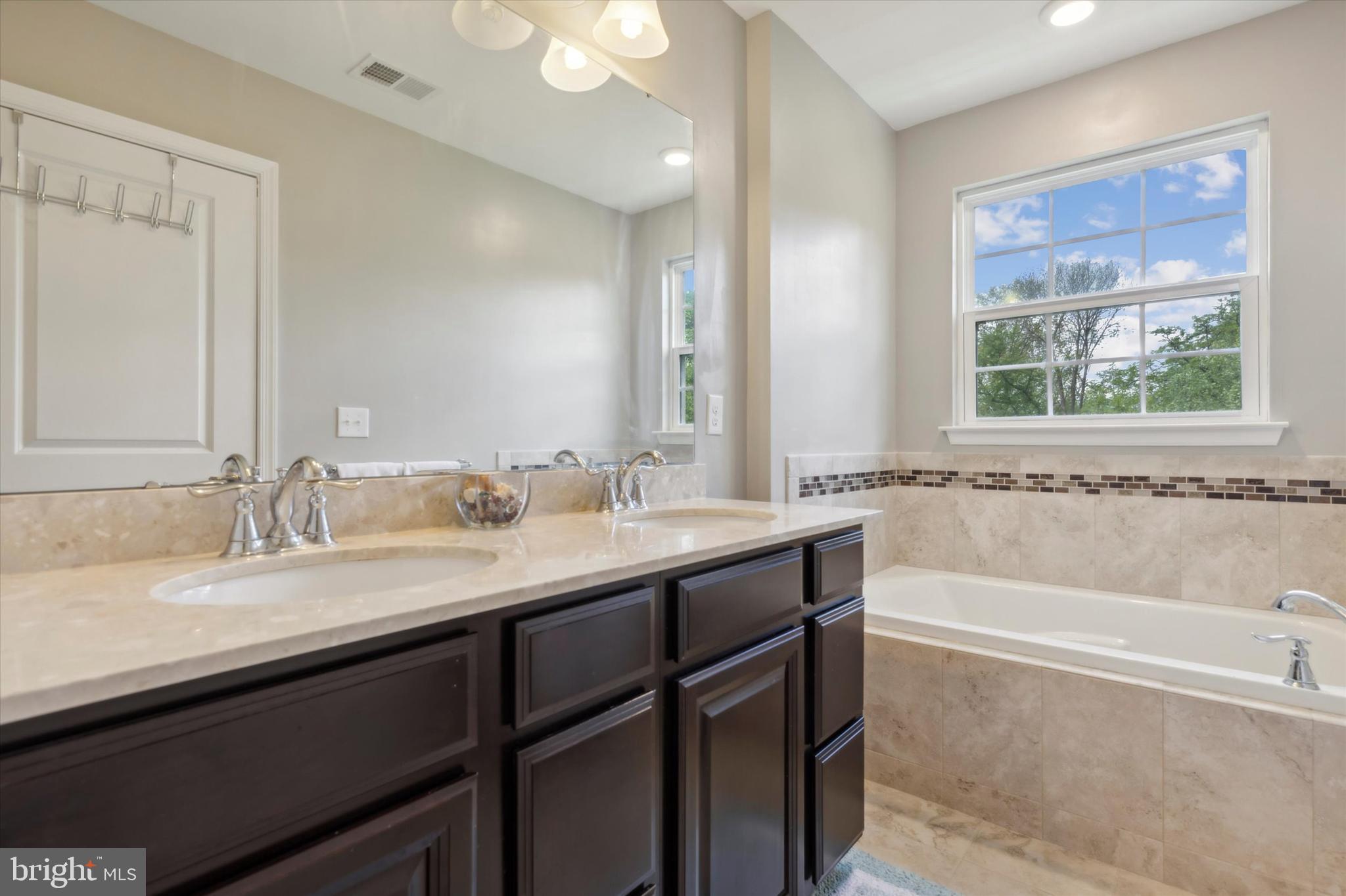 264 MacDonald Ave #20