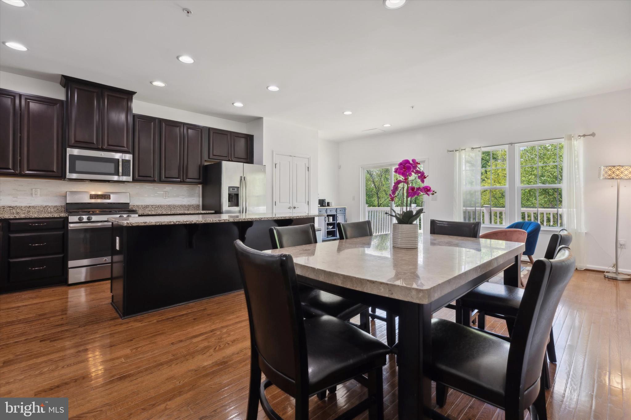 264 MacDonald Ave #20