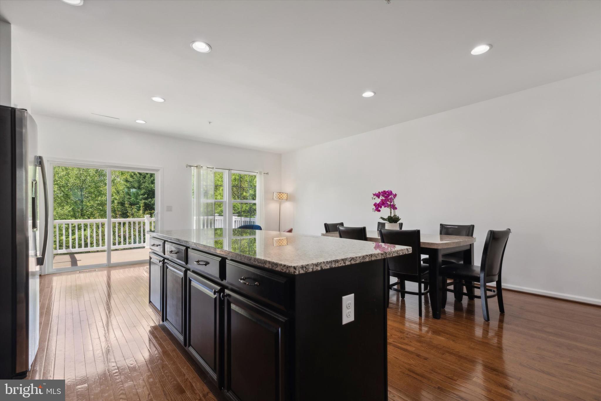 264 MacDonald Ave #20