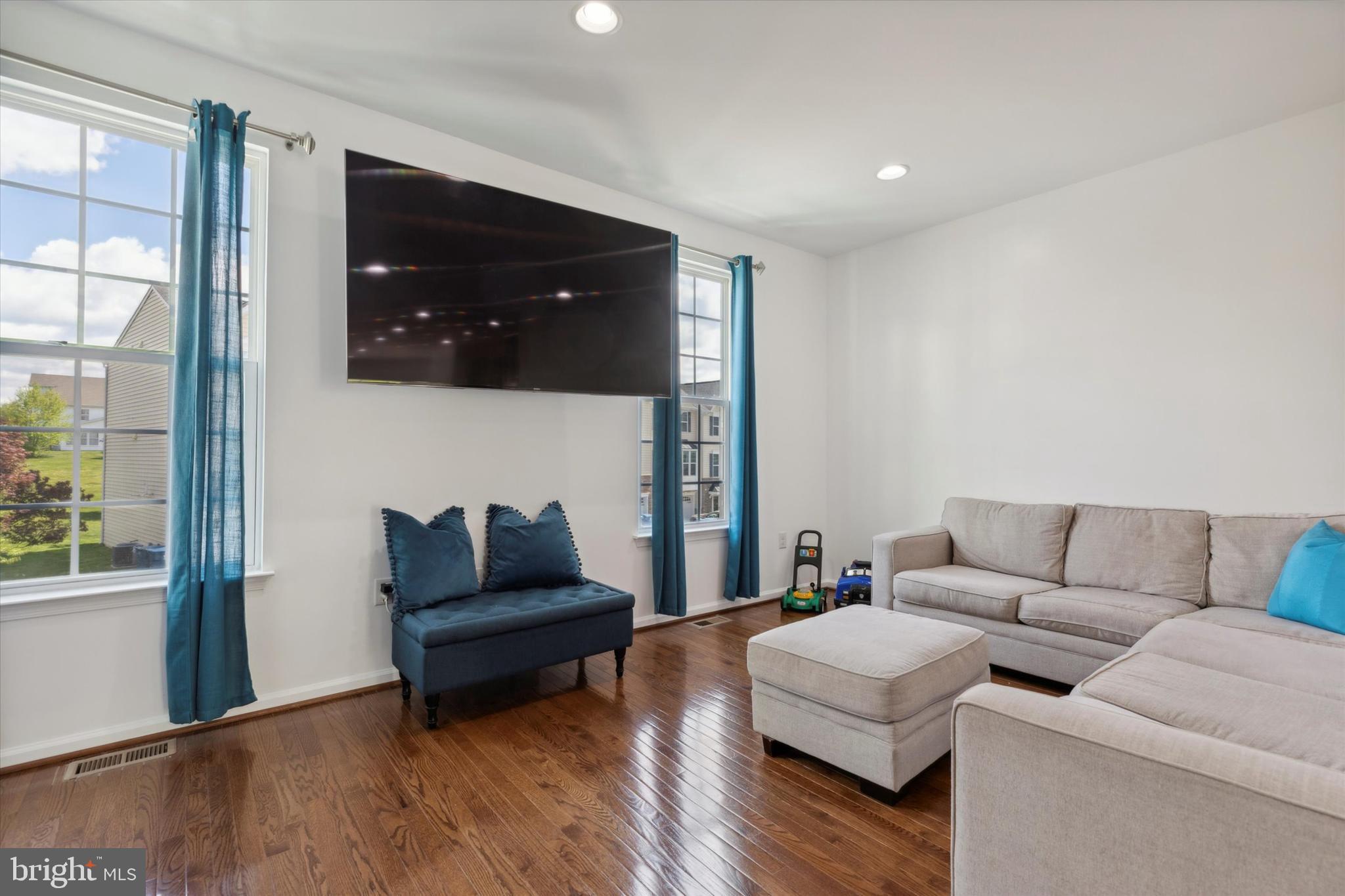 264 MacDonald Ave #20