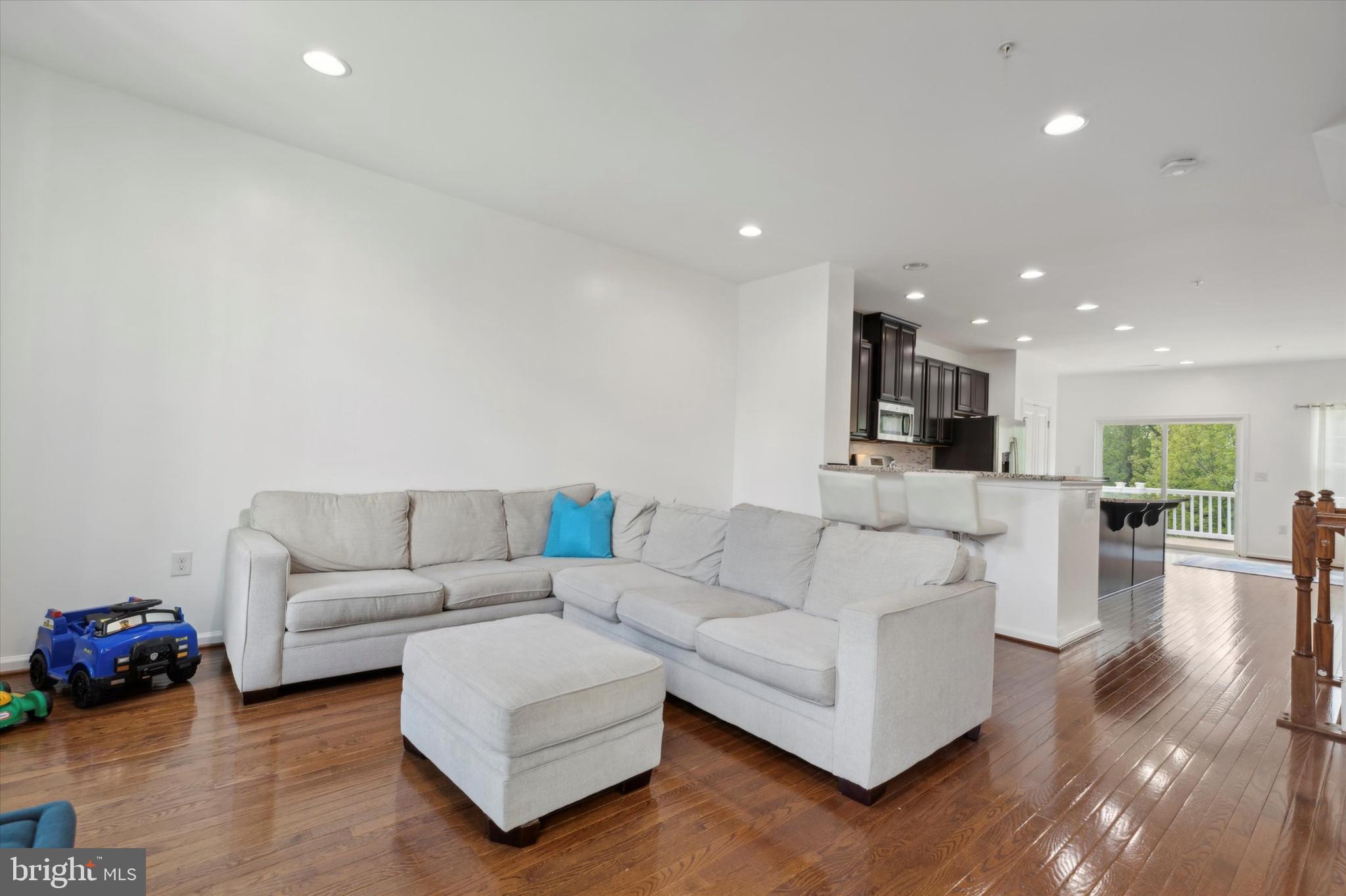 264 MacDonald Ave #20