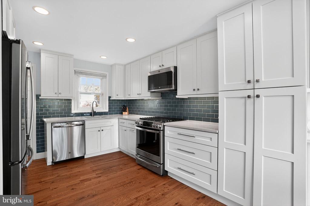 21 FRANKLIN AVENUE
