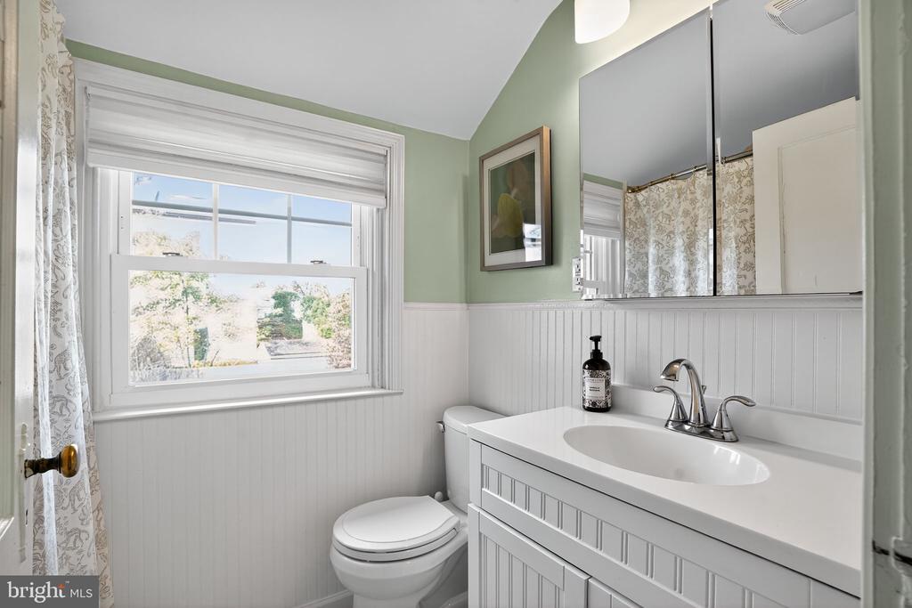 21 FRANKLIN AVENUE