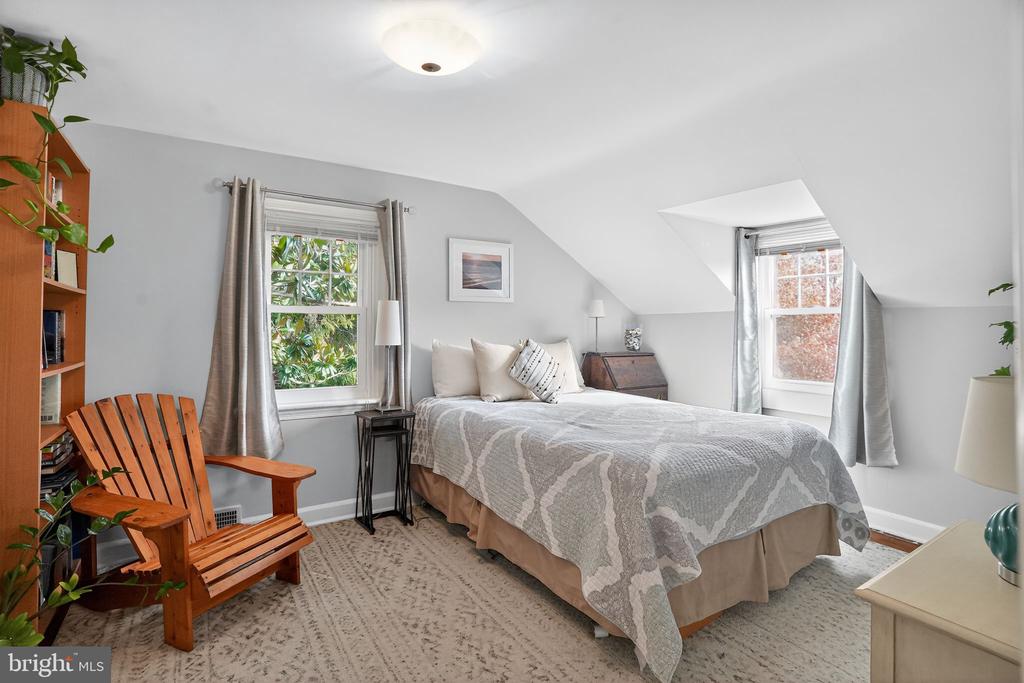 21 FRANKLIN AVENUE