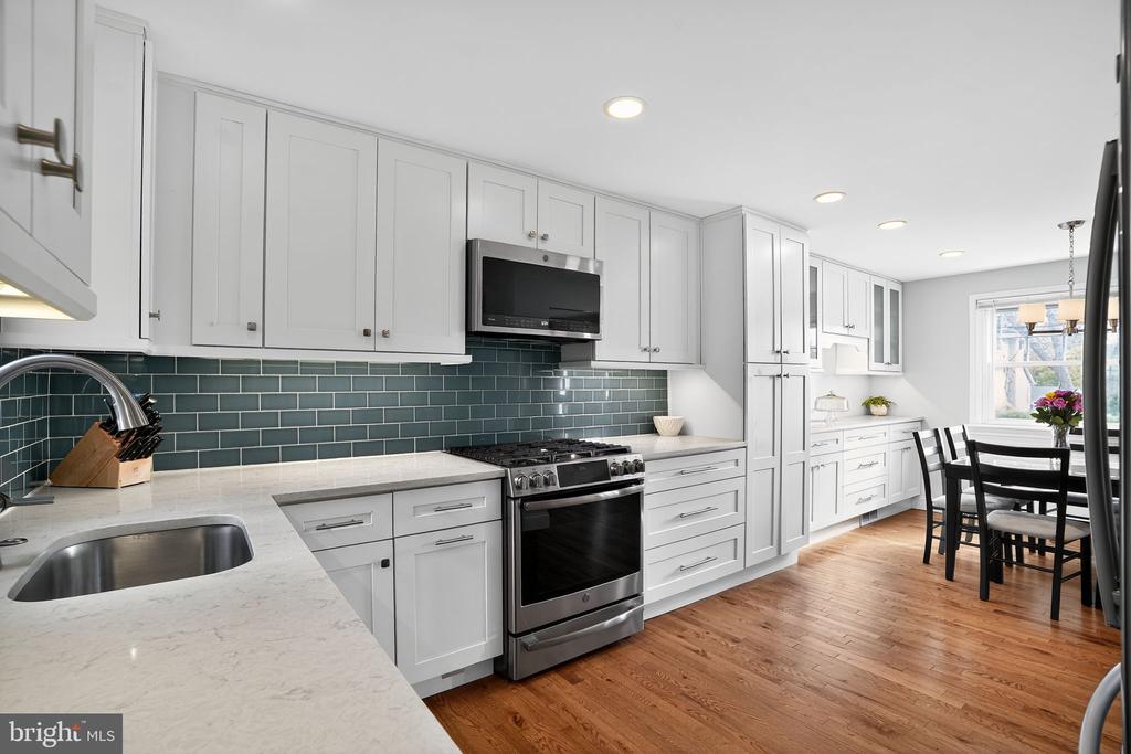21 FRANKLIN AVENUE