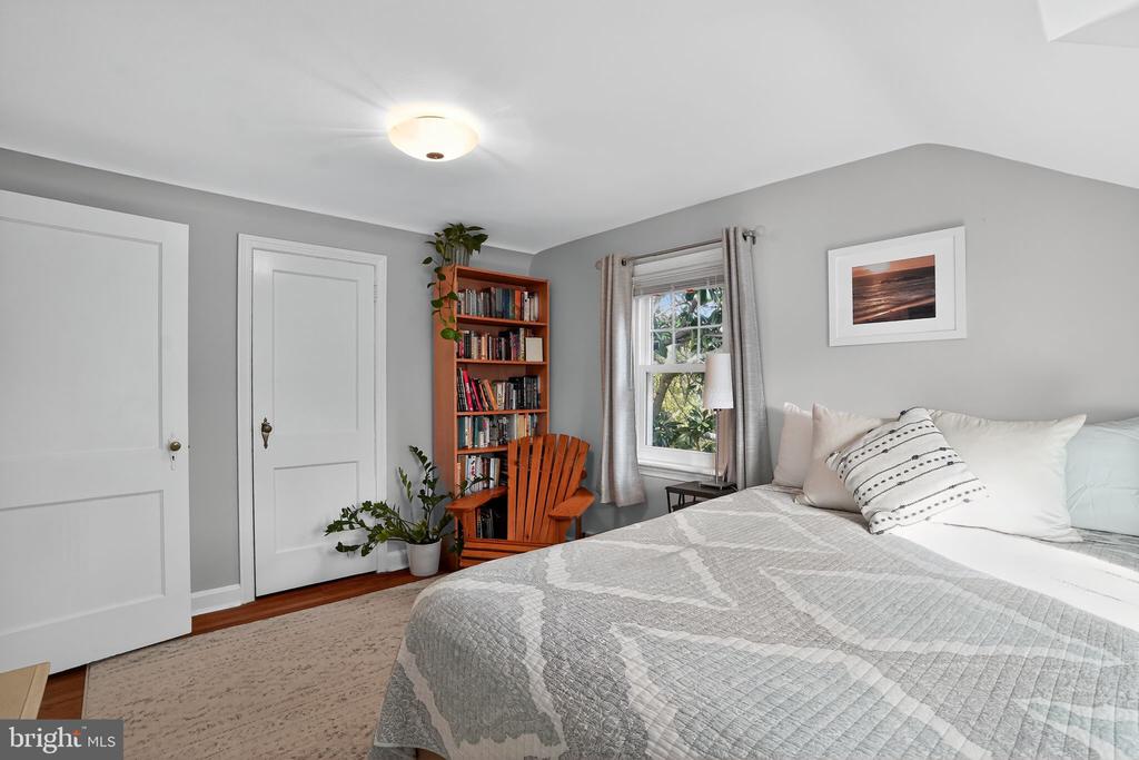 21 FRANKLIN AVENUE