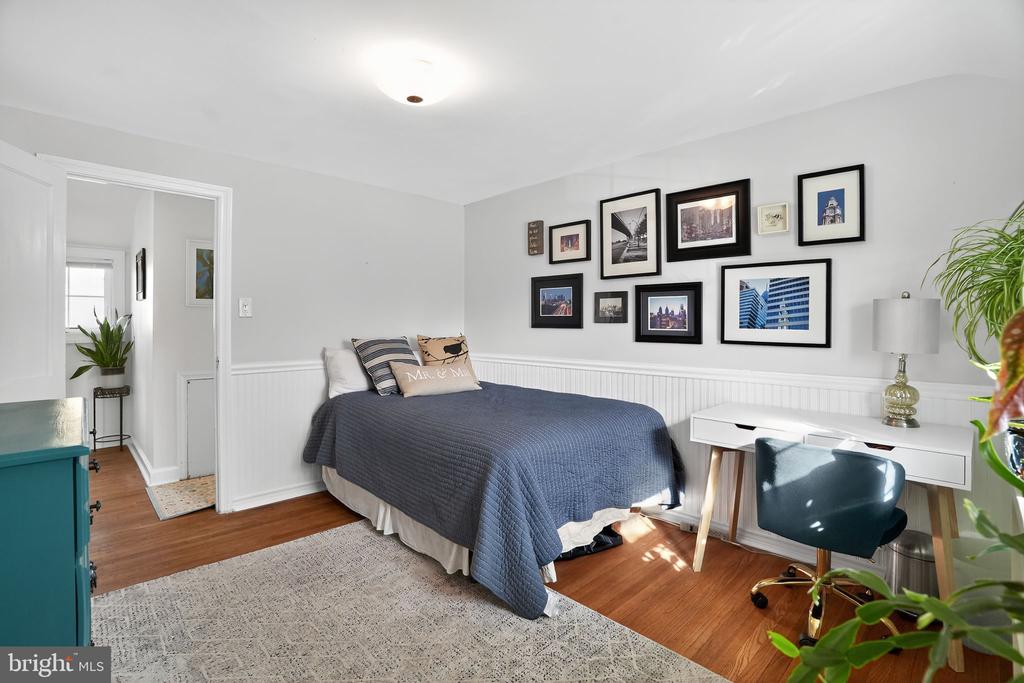 21 FRANKLIN AVENUE