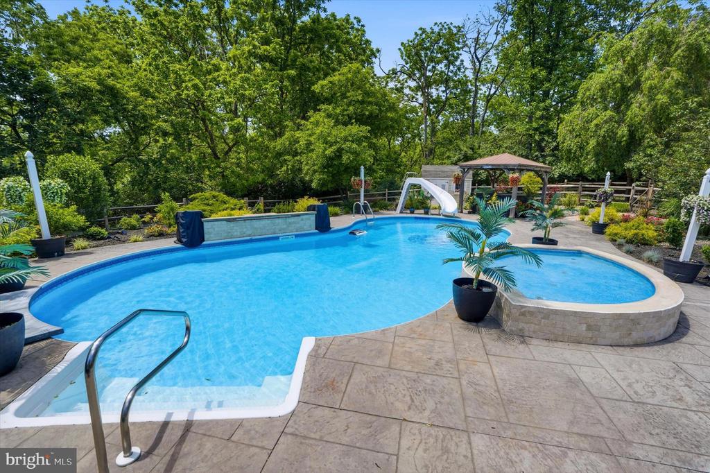 917 DEKALB PIKE