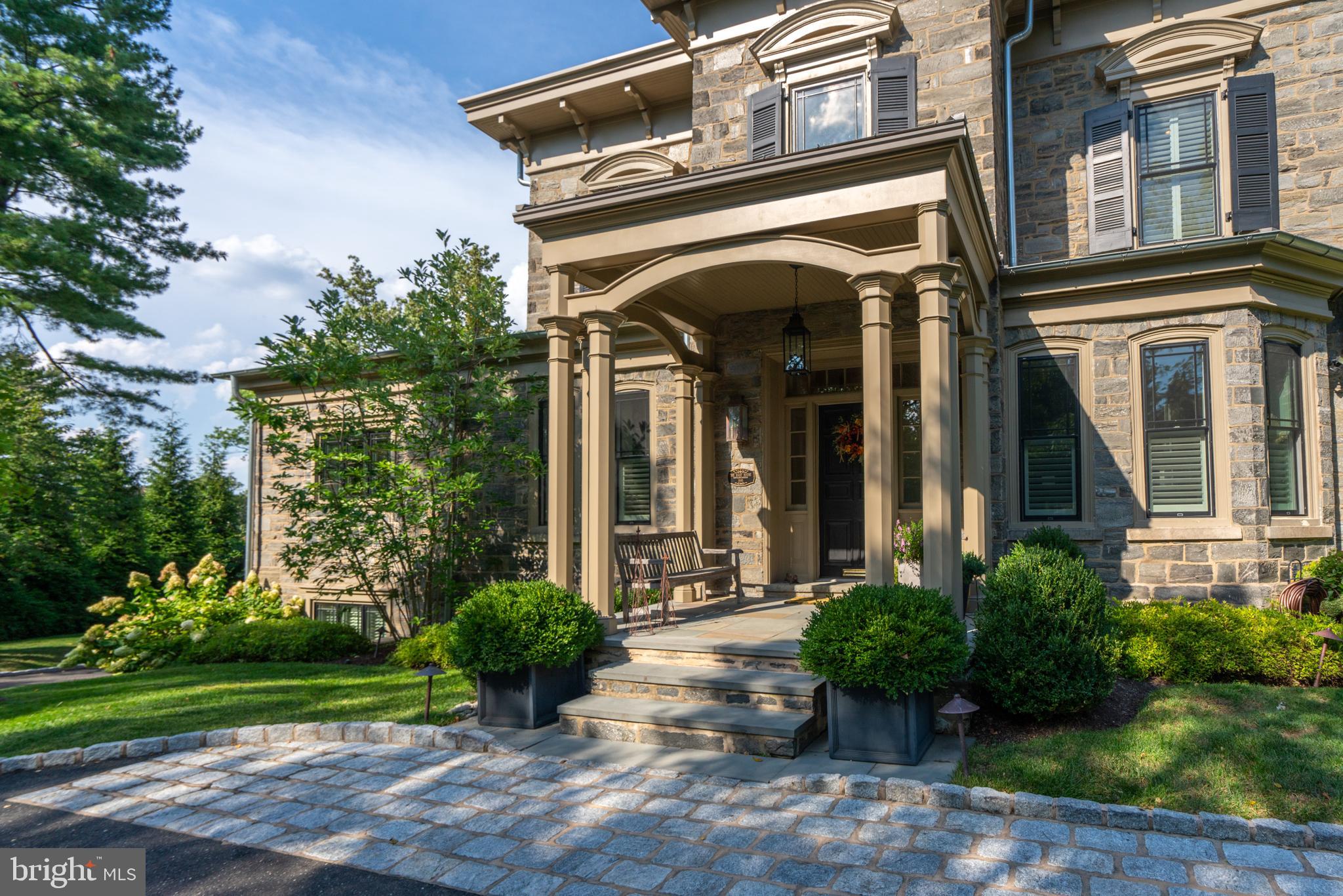 17 Summit St
