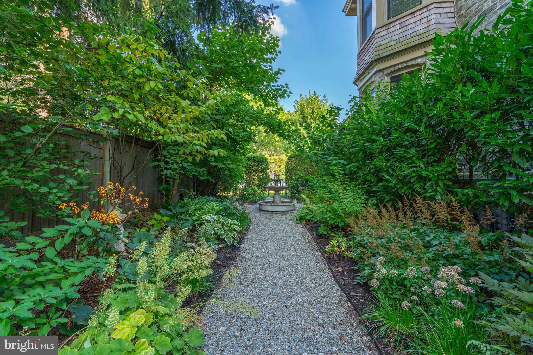 17 Summit St