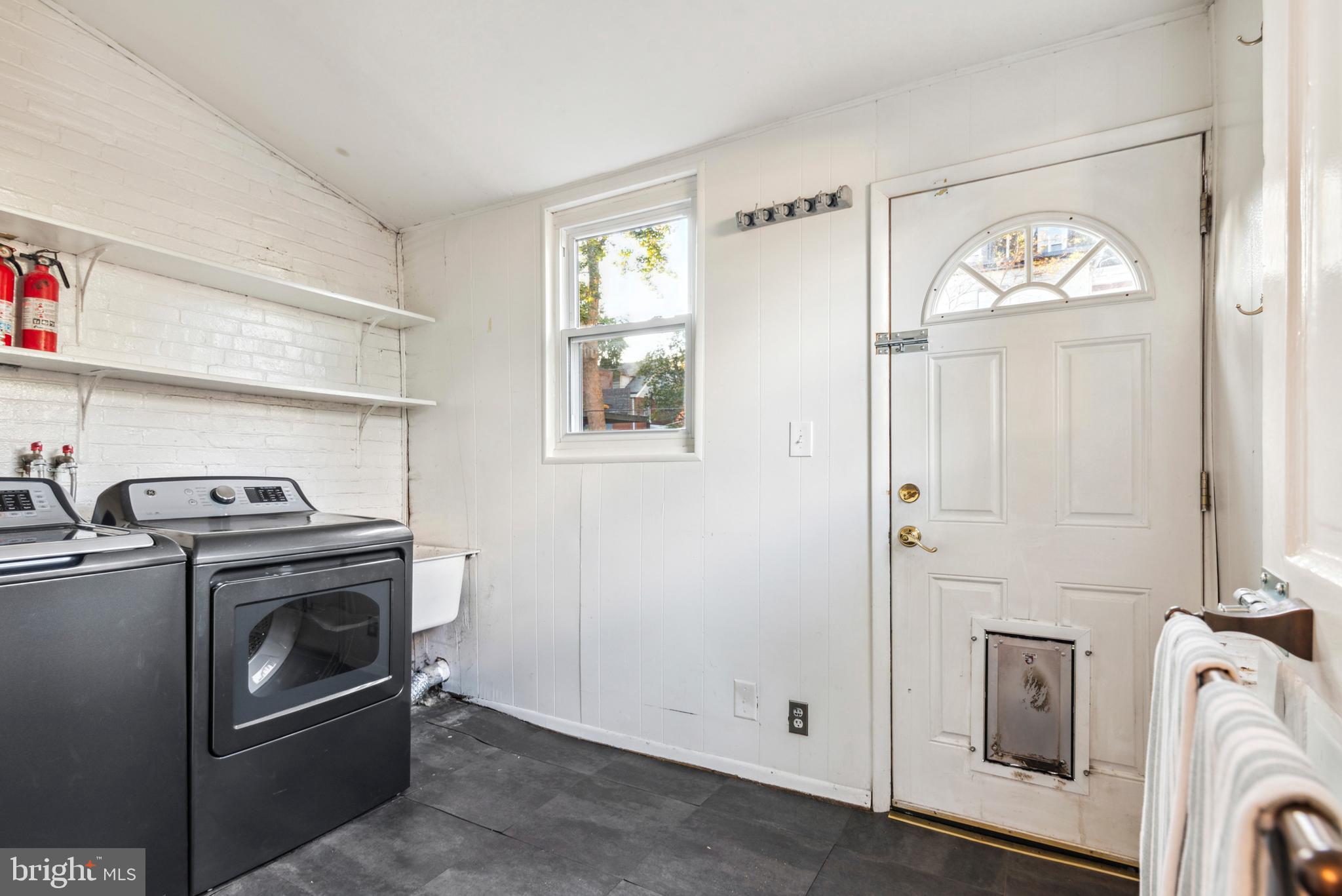 13 W Mount Airy AVENUE