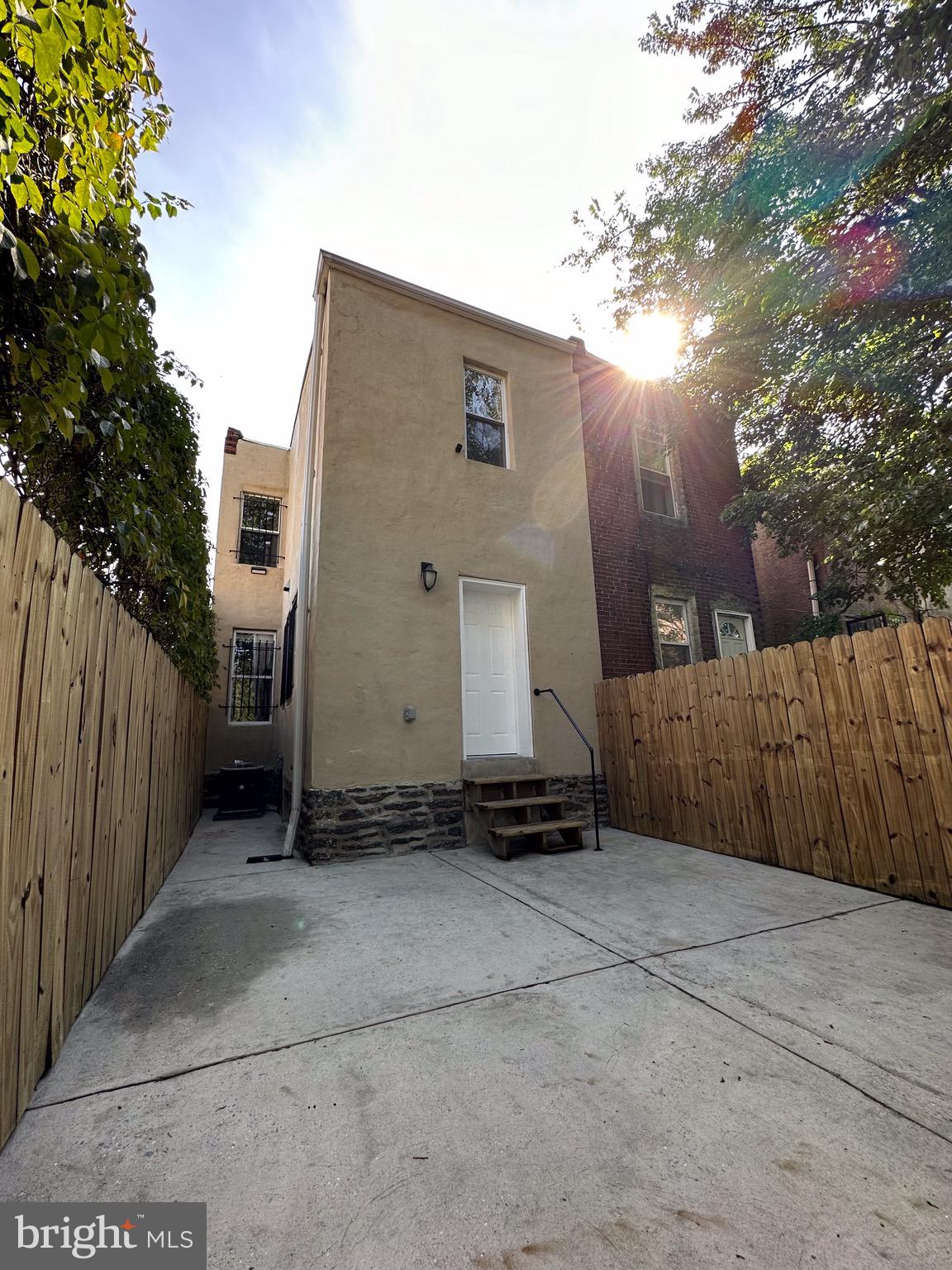 2119 W Chew Avenue