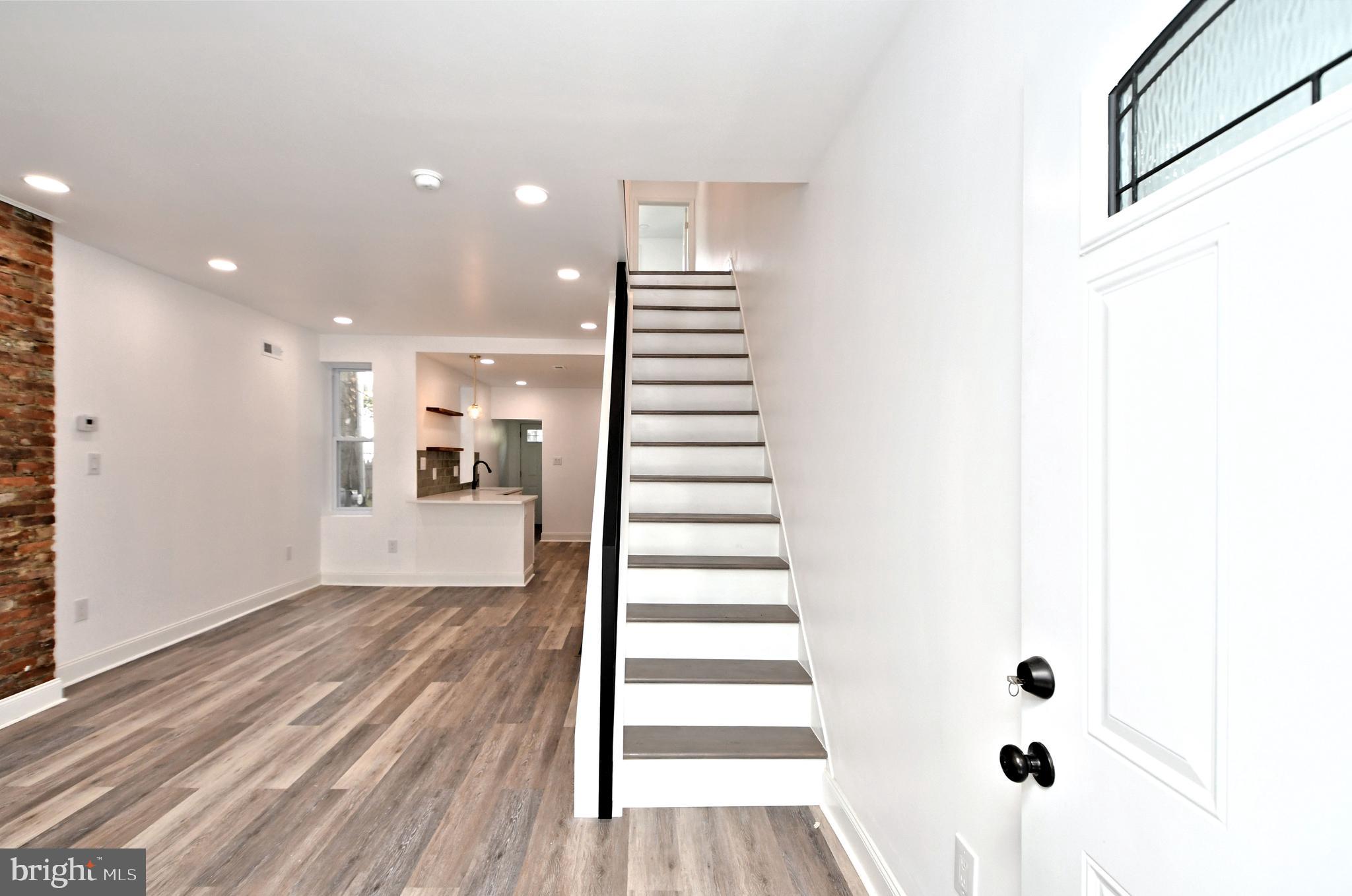 223 E Garrett STREET