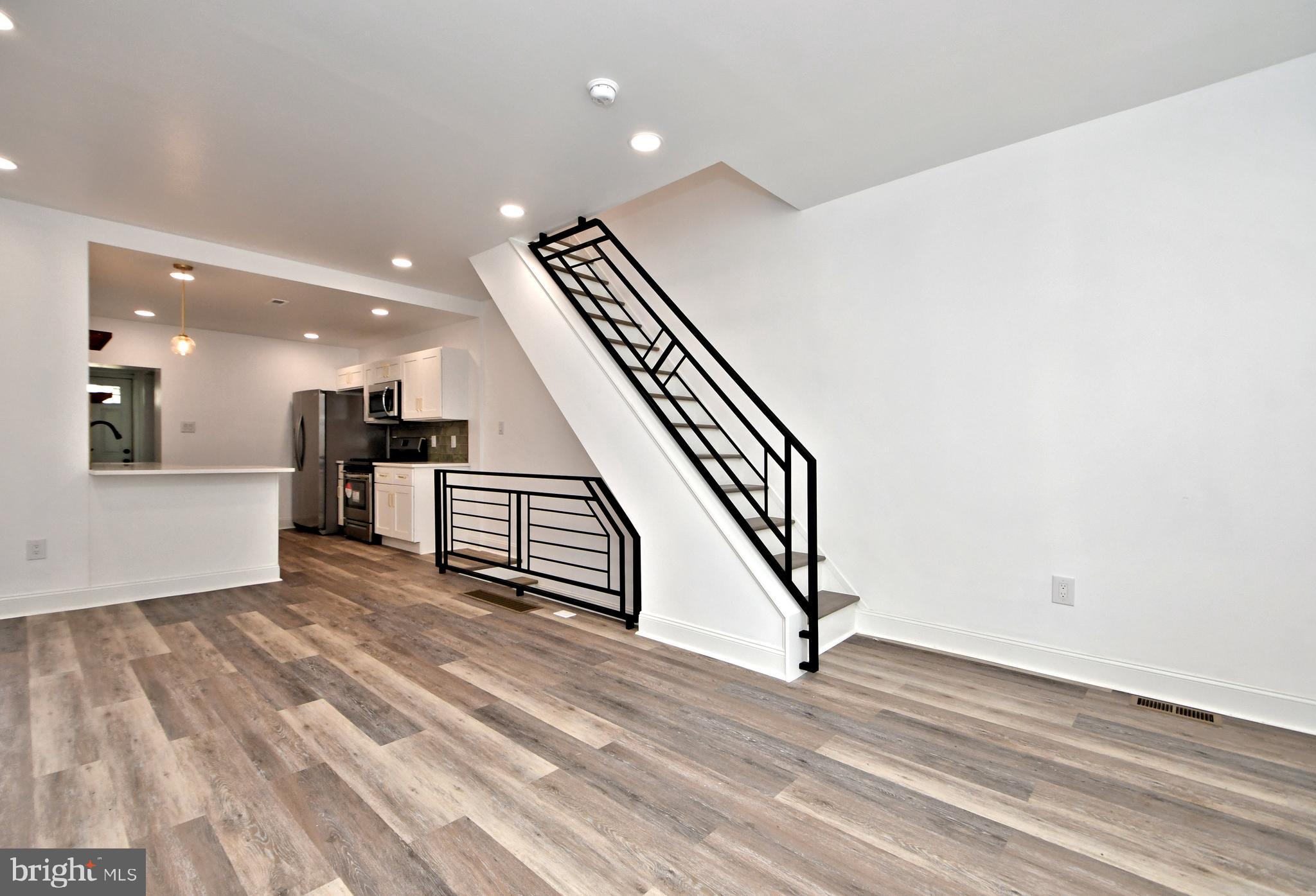 223 E Garrett STREET
