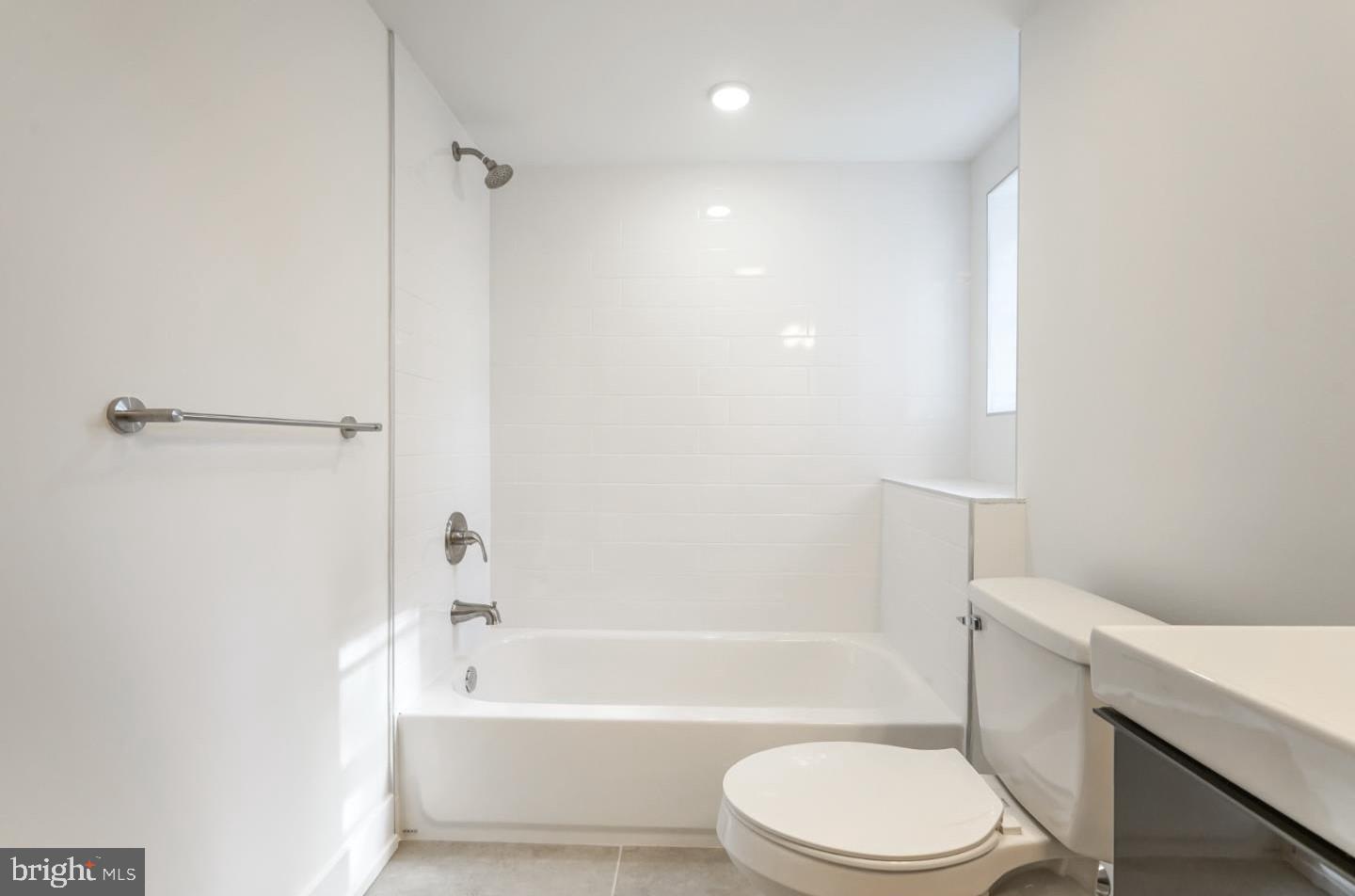 2108 W Master STREET Unit: 2