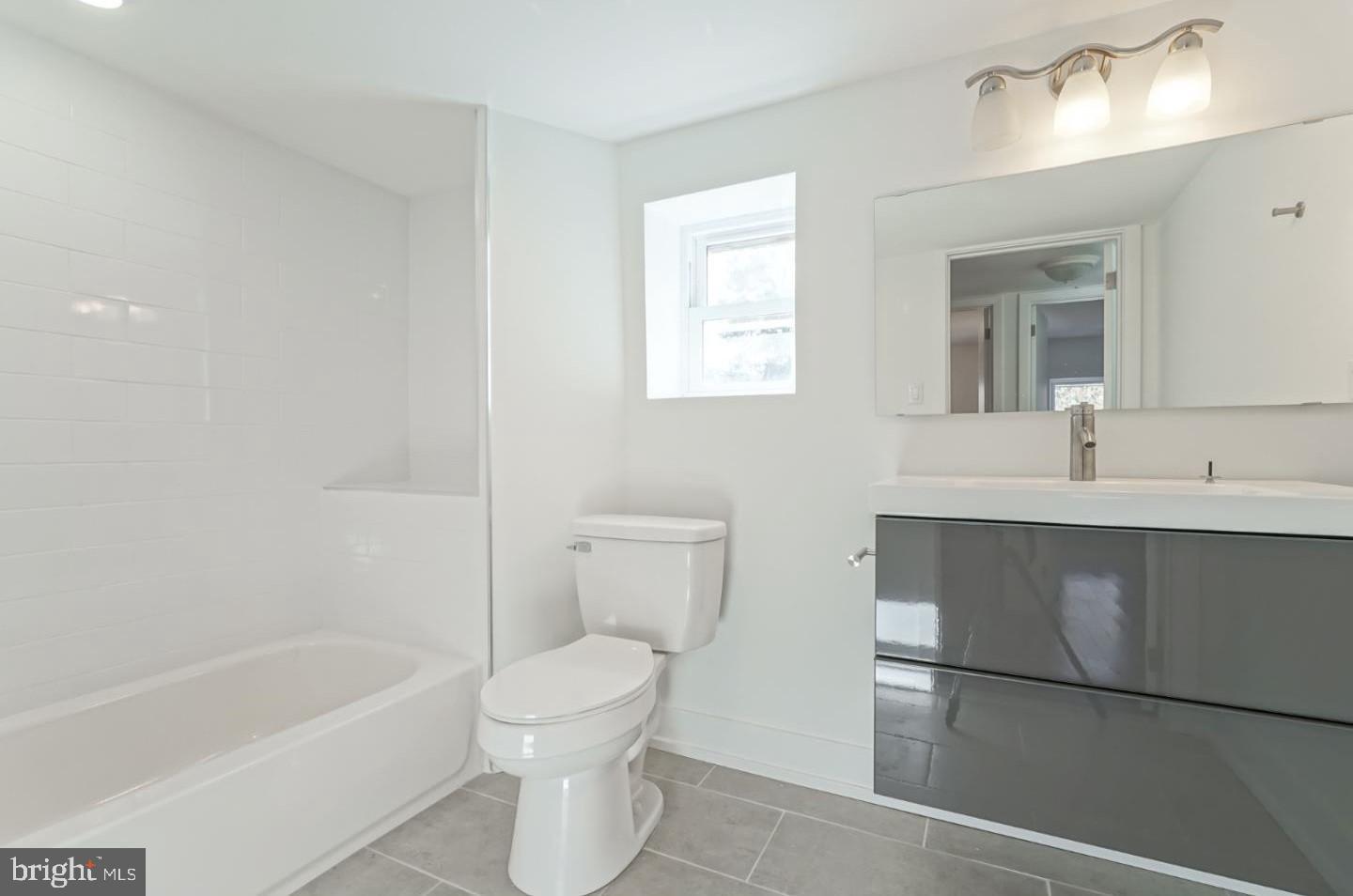 2108 W Master STREET Unit: 2