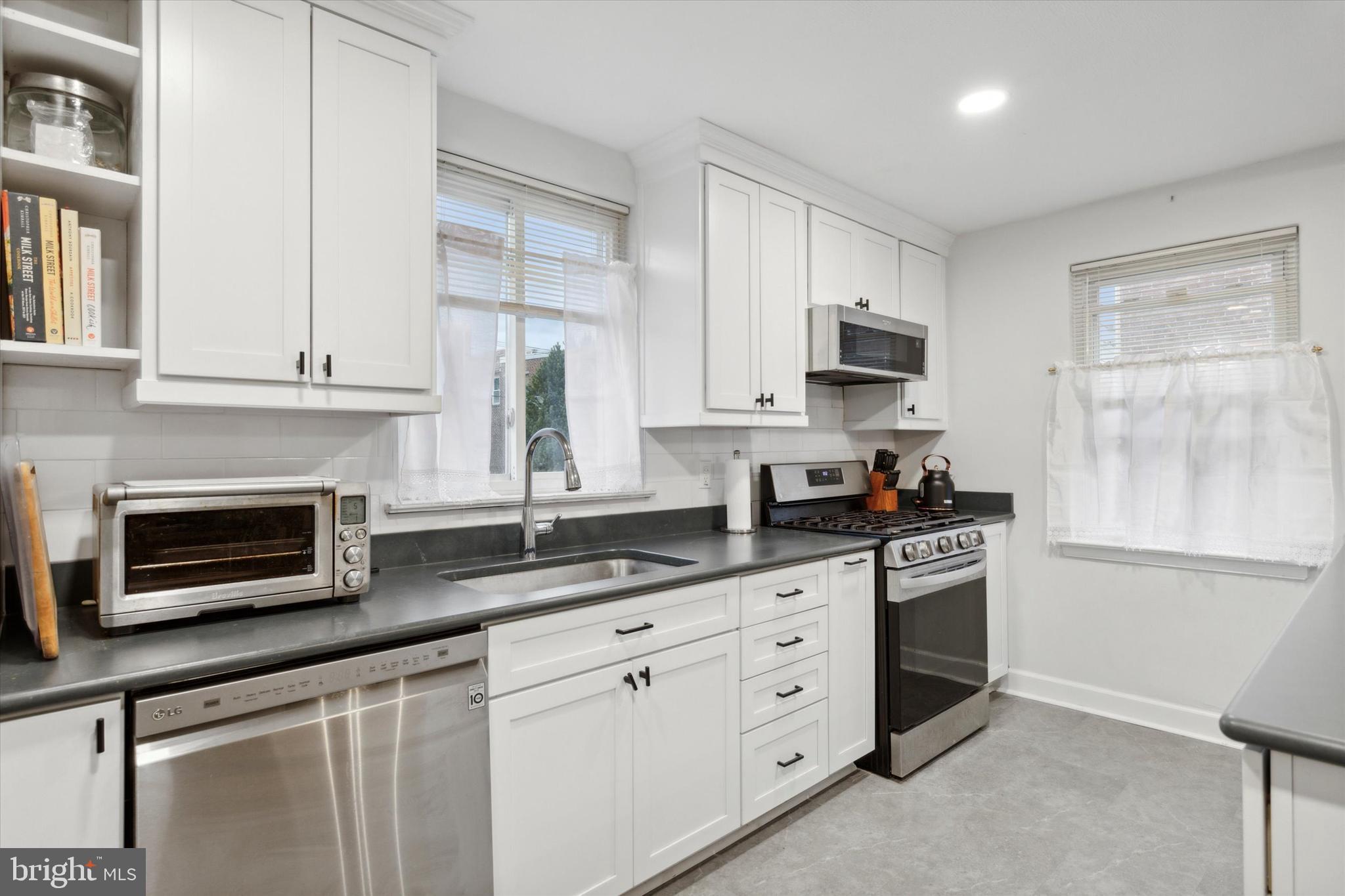 937 E Mount Airy Ave