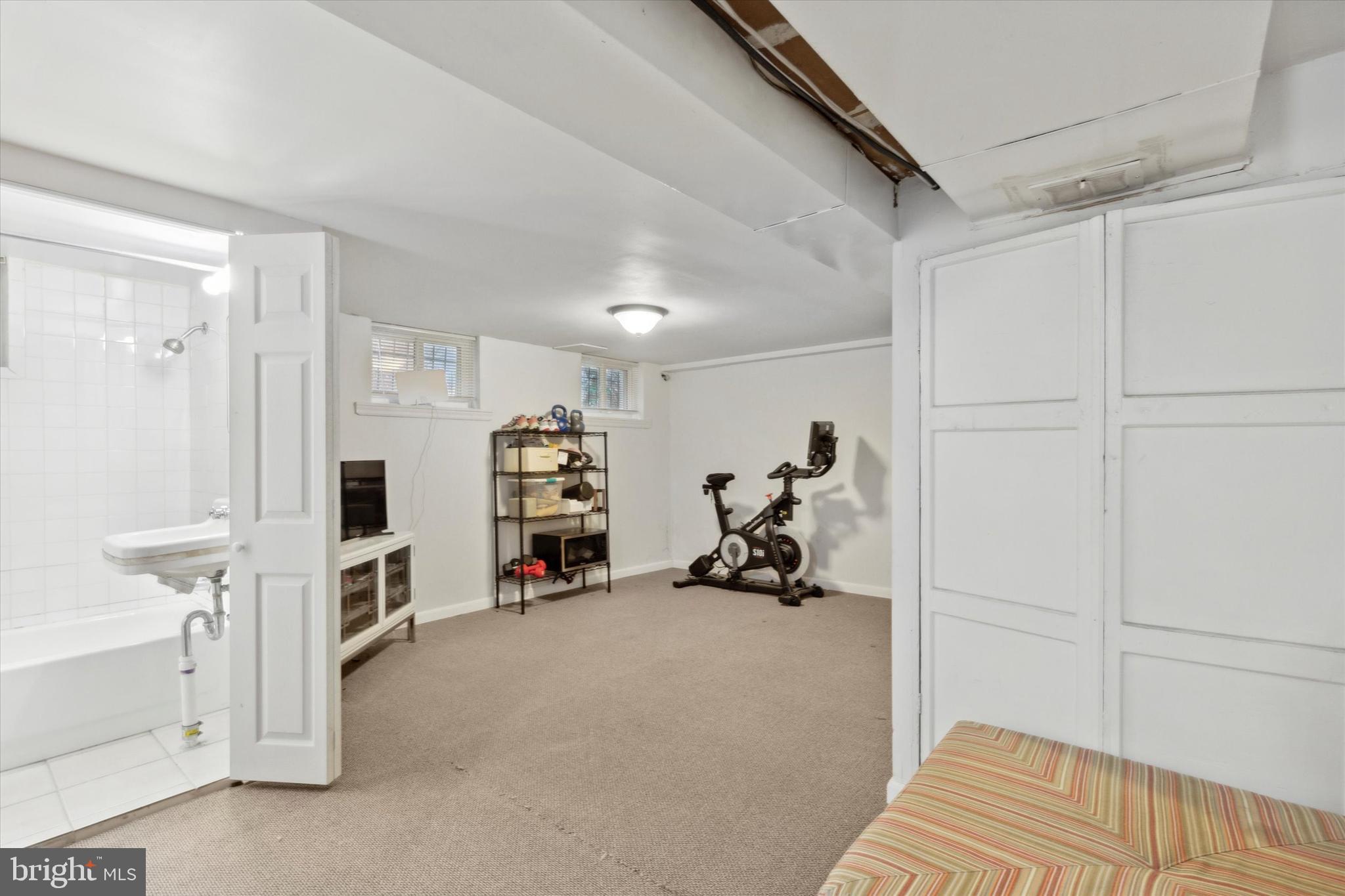 937 E Mount Airy Ave