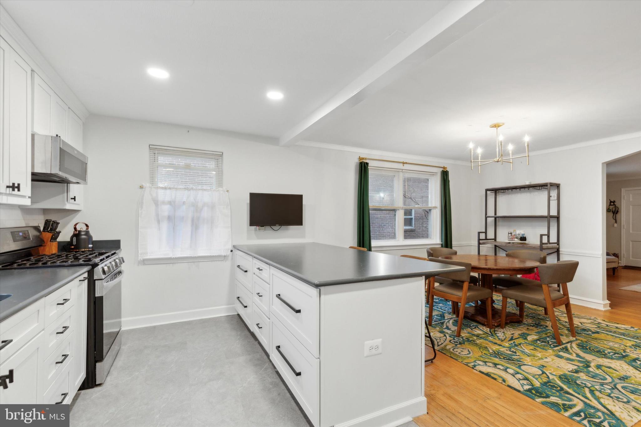 937 E Mount Airy Ave