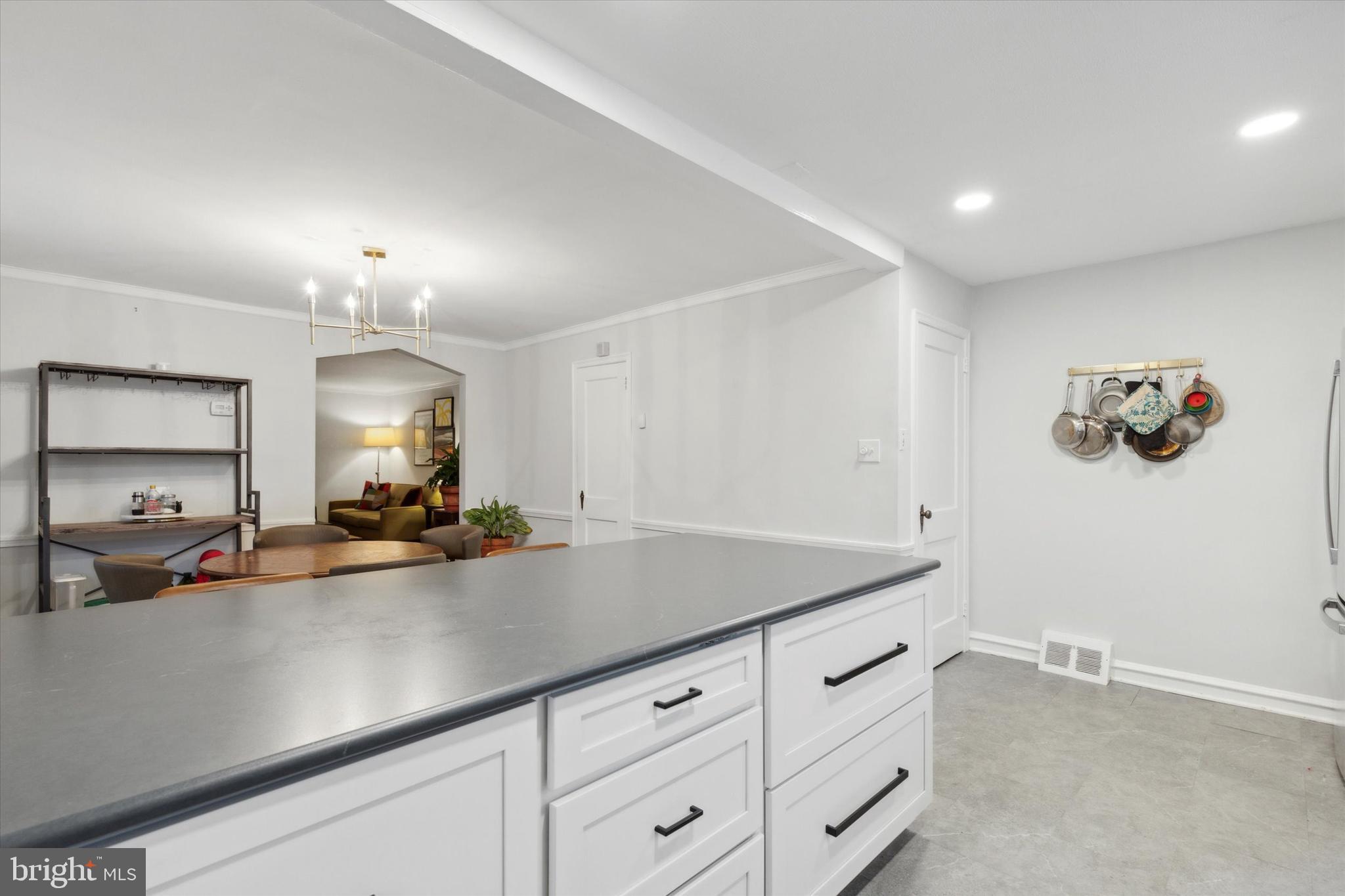 937 E Mount Airy Ave