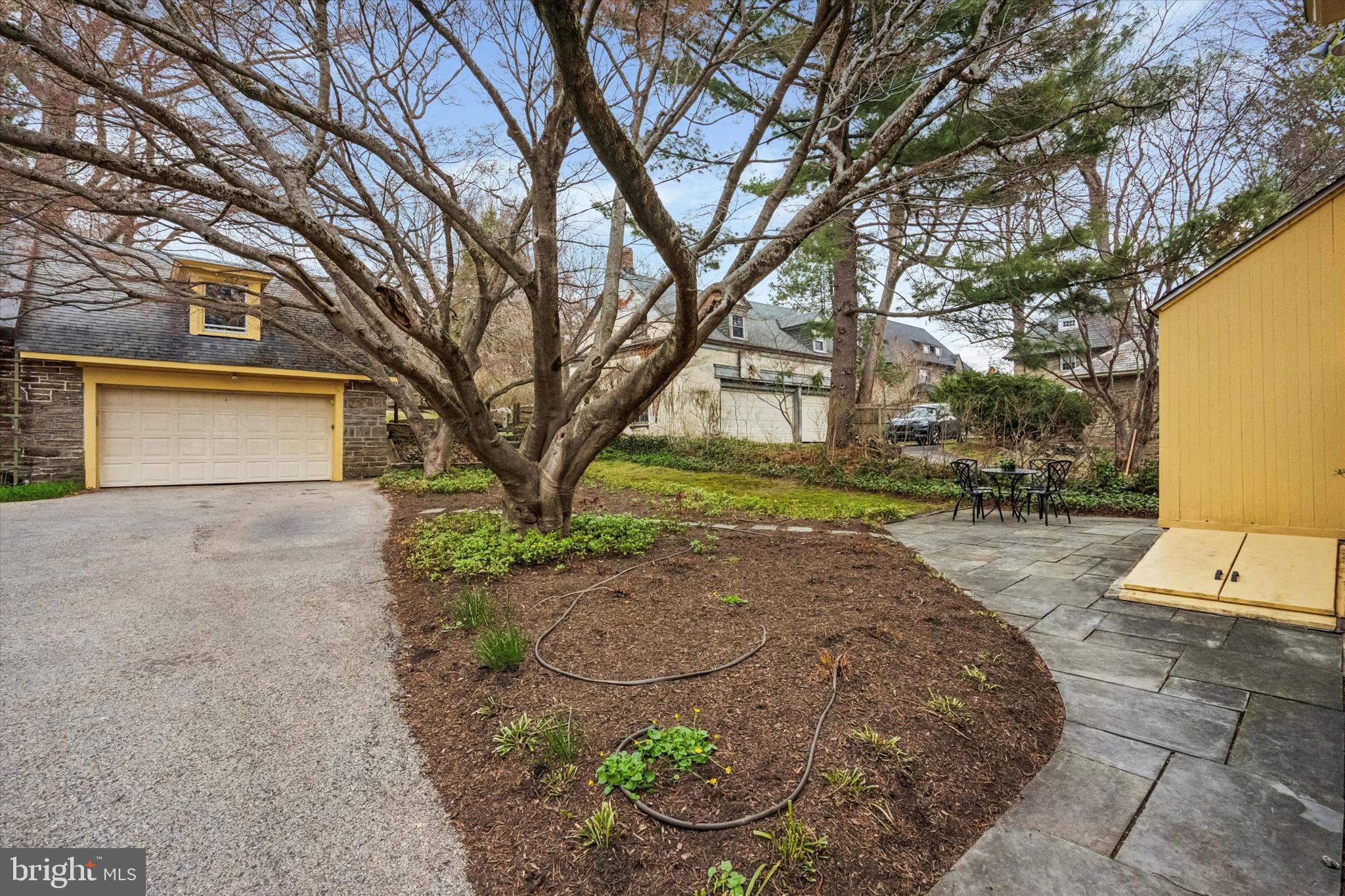 525 Arbutus St