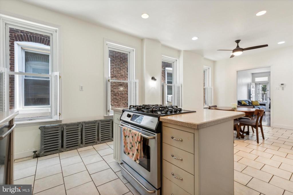 460 MARTIN ST