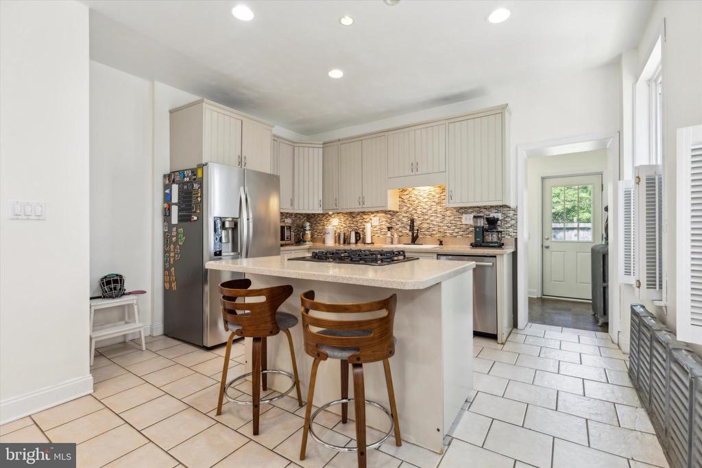 460 MARTIN ST